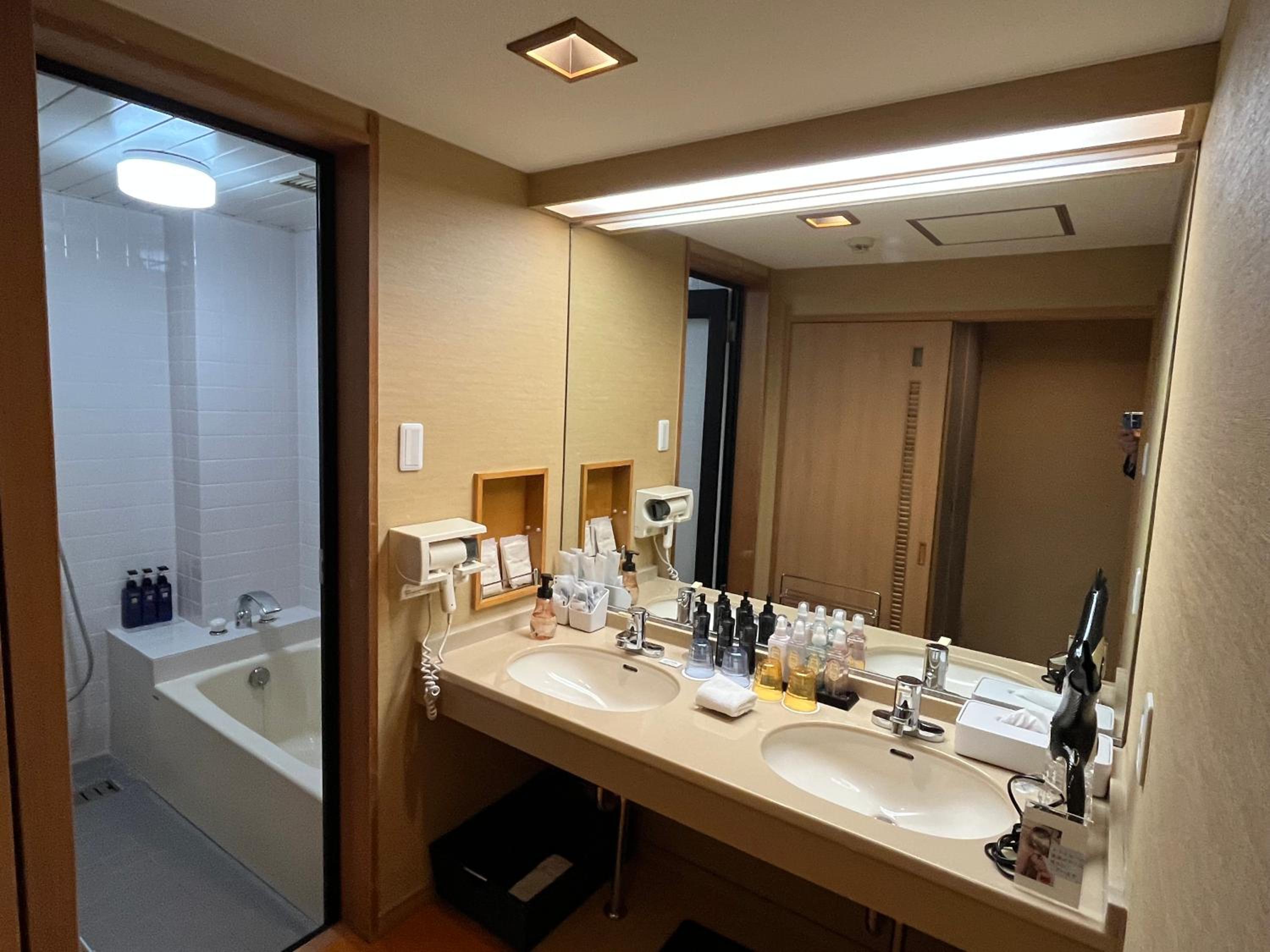 Modern Twin Room with Tatami Area - Non-Smoking - Photo 5