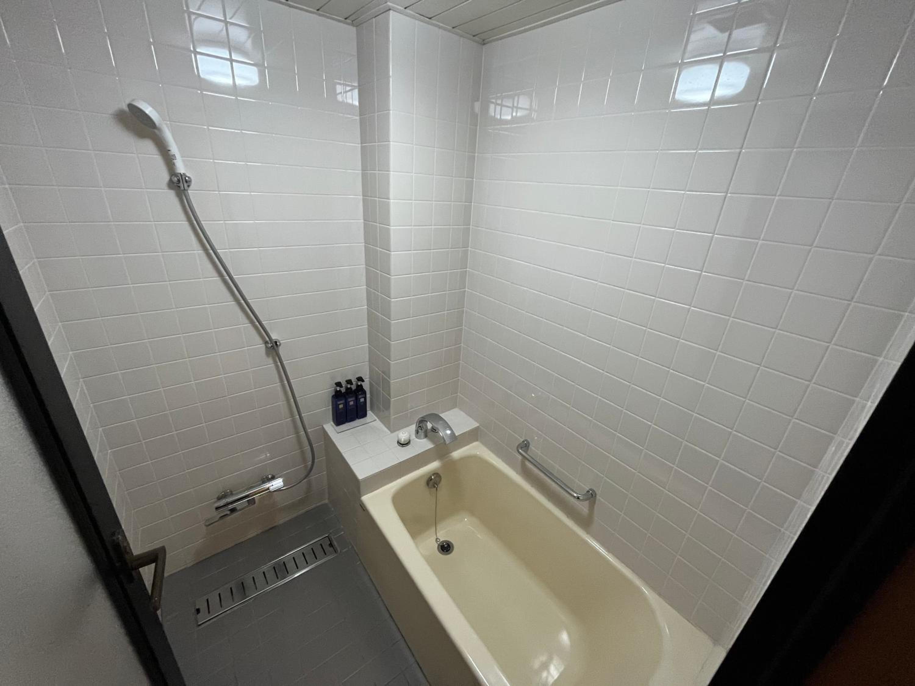 Modern Twin Room with Tatami Area - Non-Smoking - Photo 3