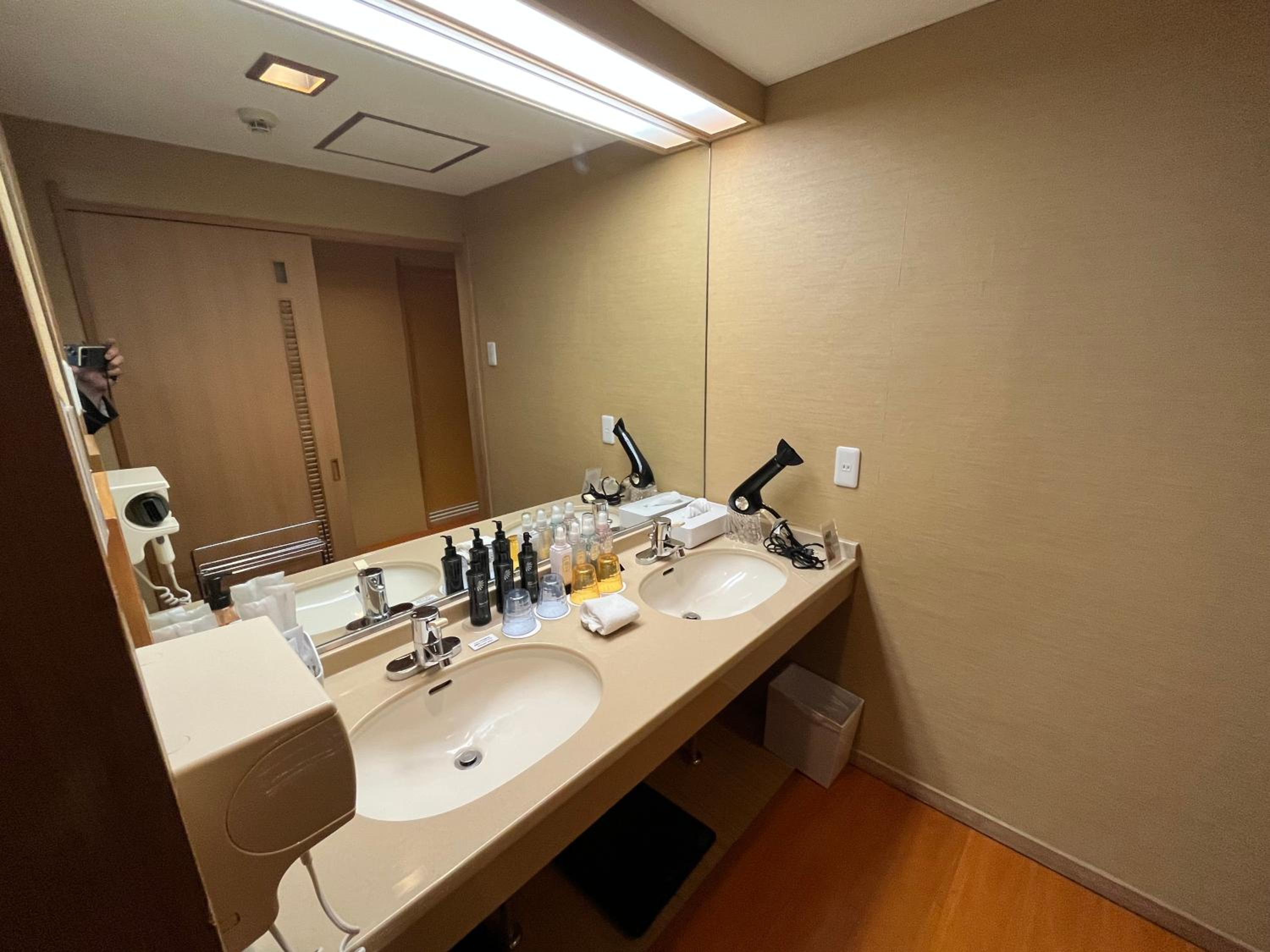 Modern Twin Room with Tatami Area - Non-Smoking - Photo 2