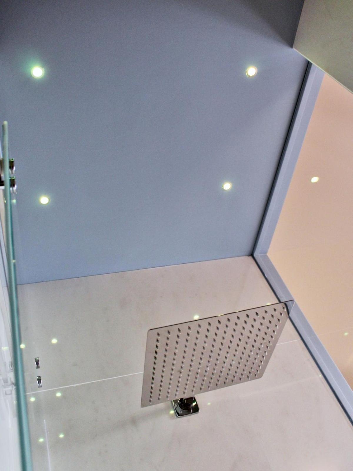 Double Room with Private Bathroom - Photo 14