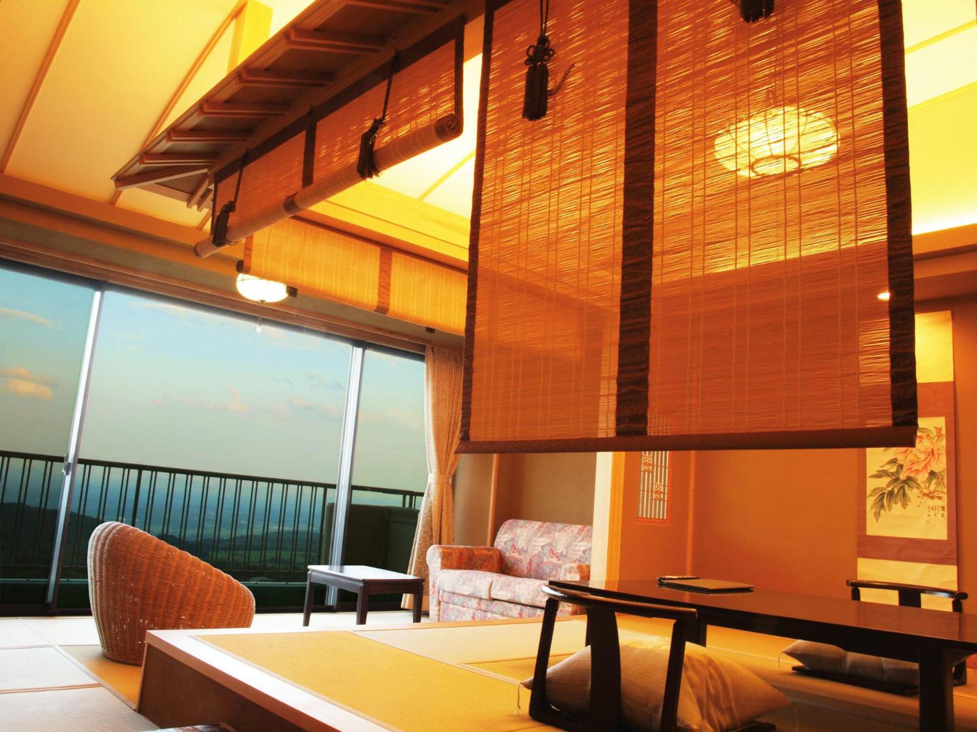 Modern Japanese-Style Room with Mountain view - Photo 2