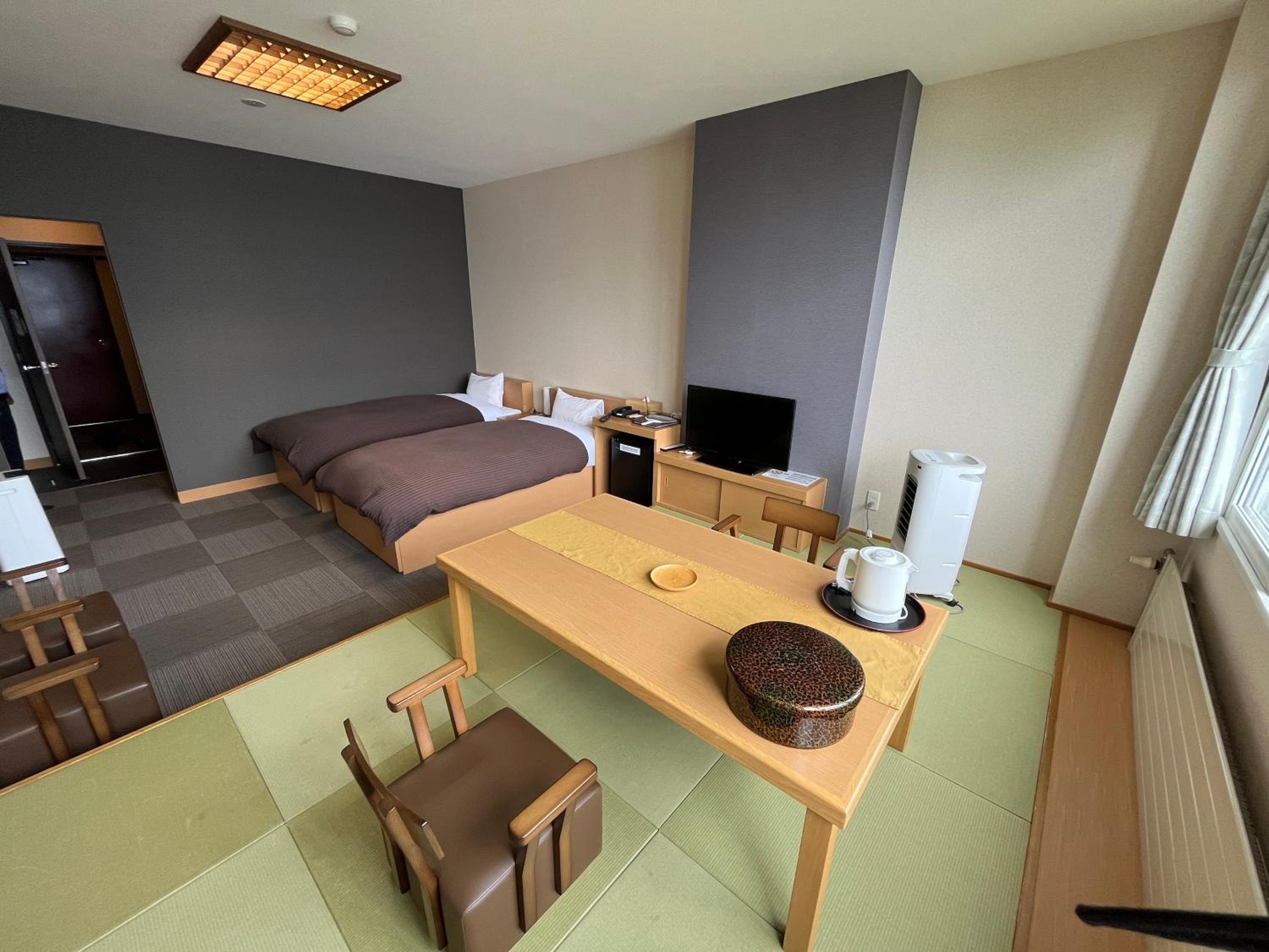 Room with Tatami Area & Lake View - Non-Smoking photo 2
