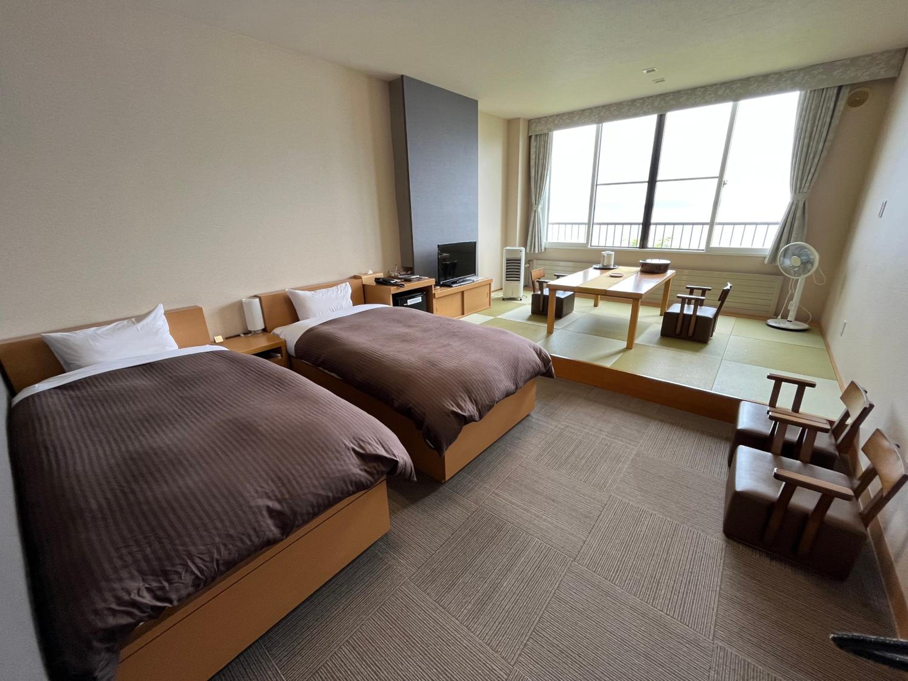 Room with Tatami Area & Lake View - IRORI Kaiseki - Non-Smoking photo 1
