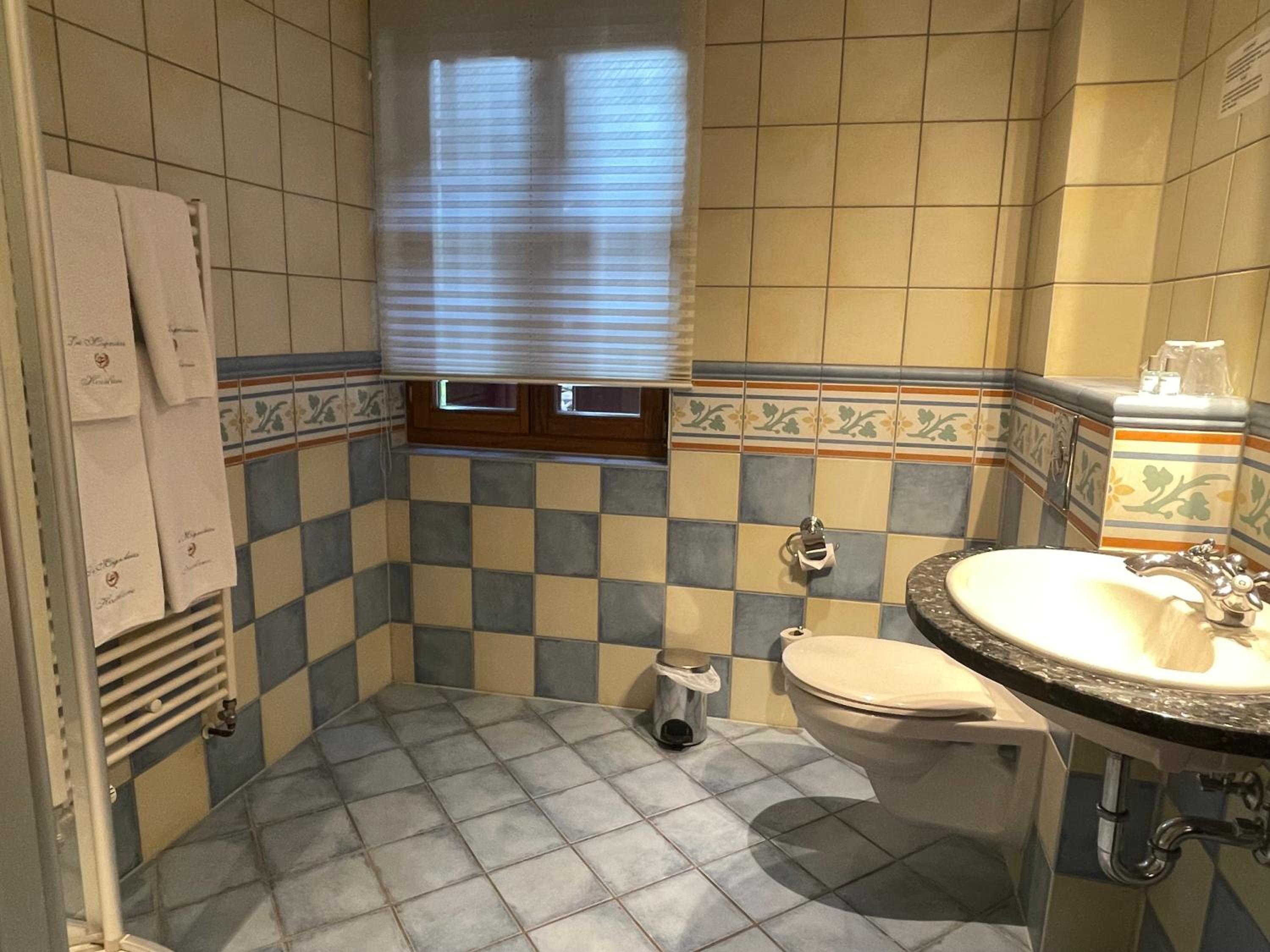 Deluxe Room (2 Adults + 1 Child) photo 2