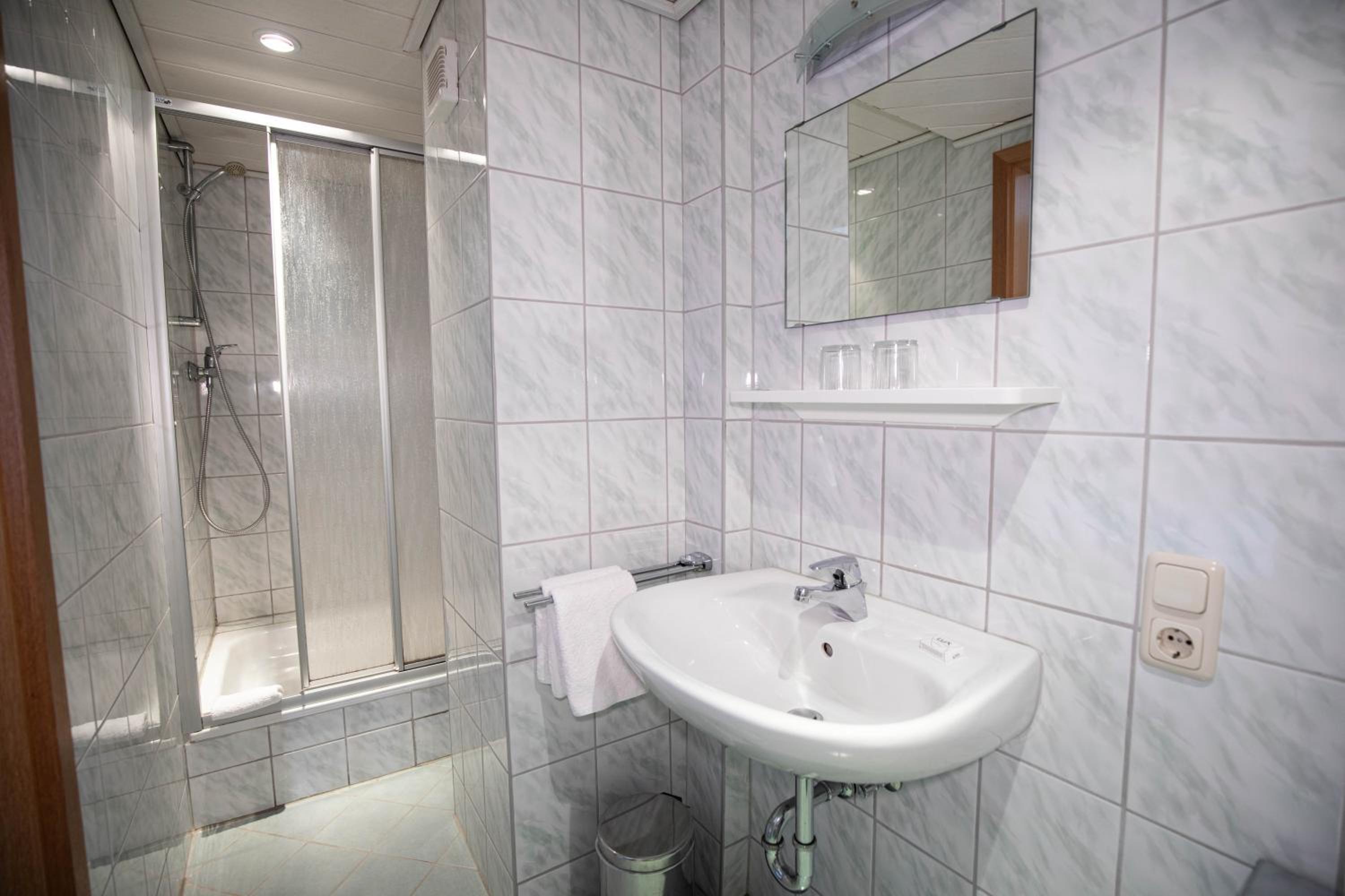 Standard Suite - Photo 10
