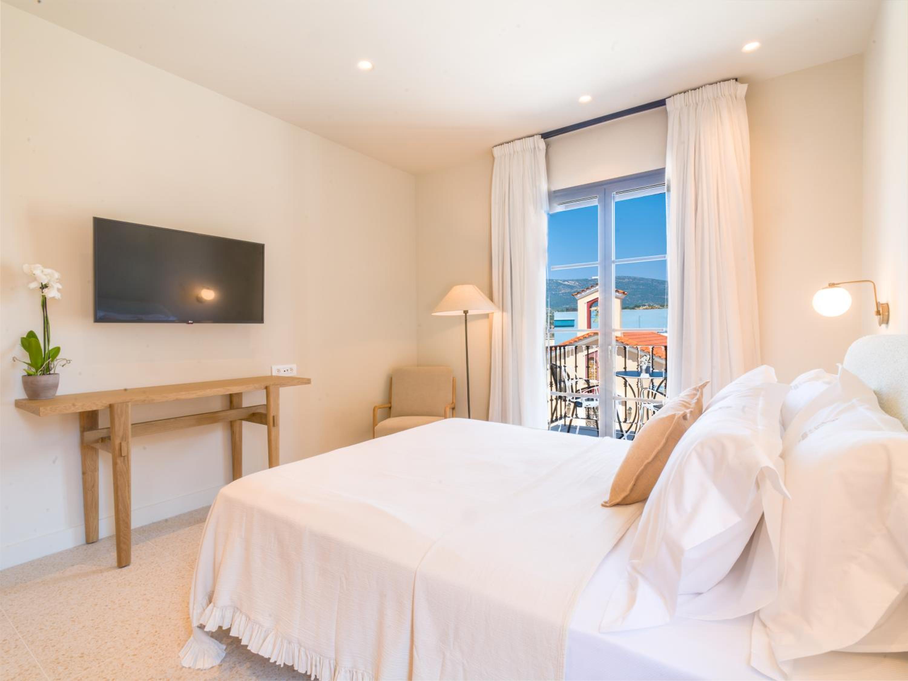 Deluxe Suite with Sea View photo 1