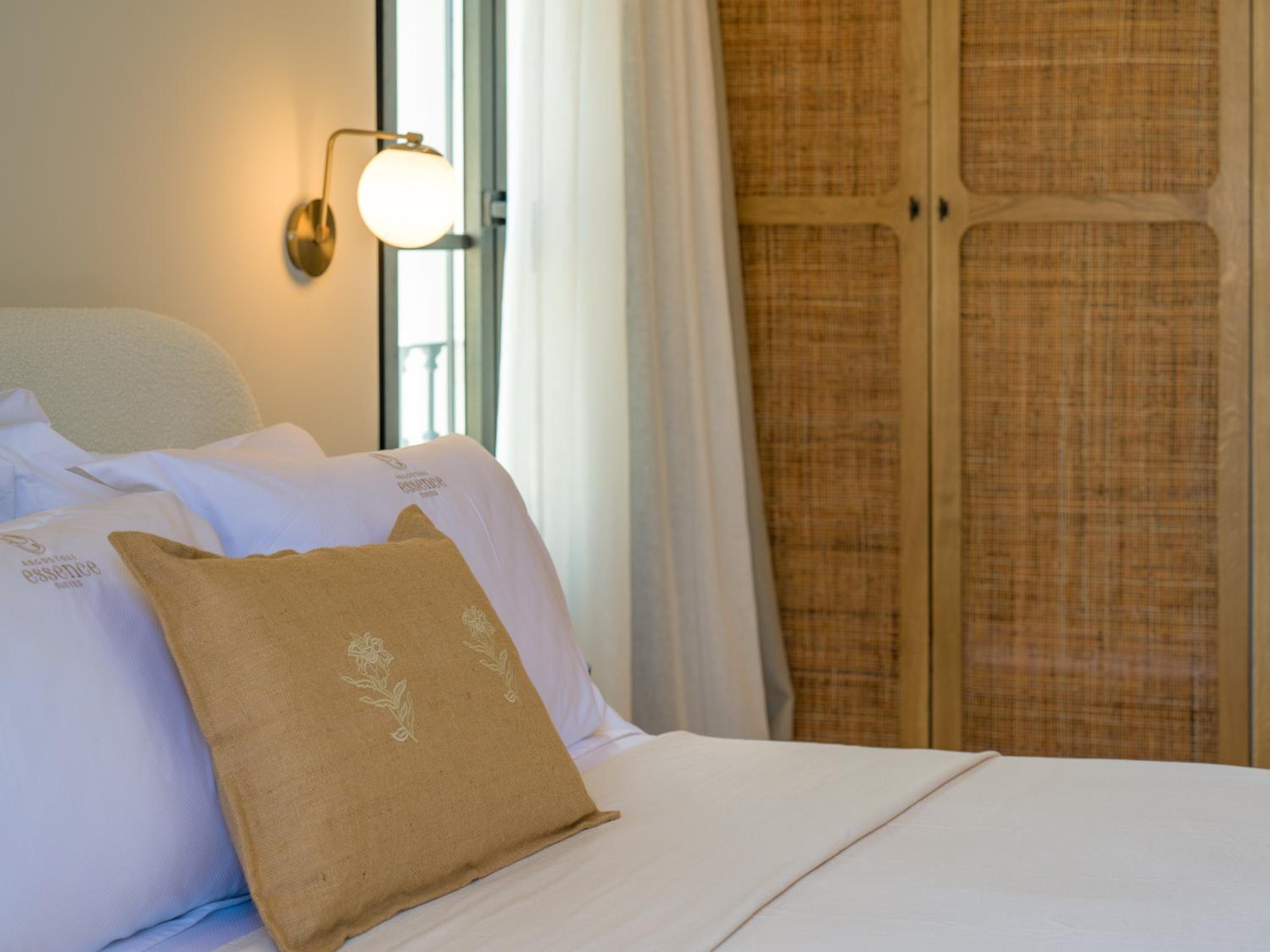 Deluxe Suite with Sea View photo 3