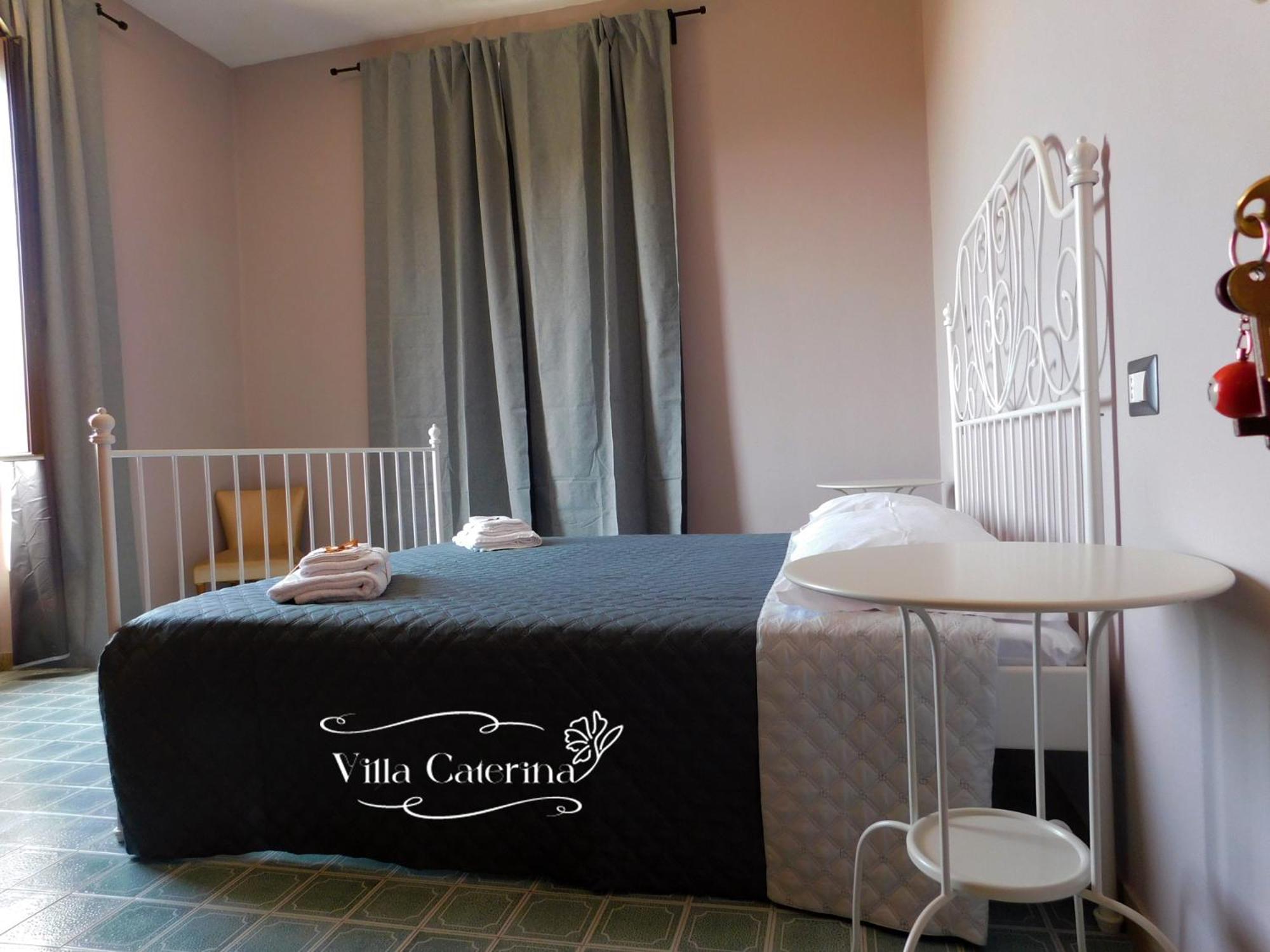 Double Room with Private External Bathroom photo 2