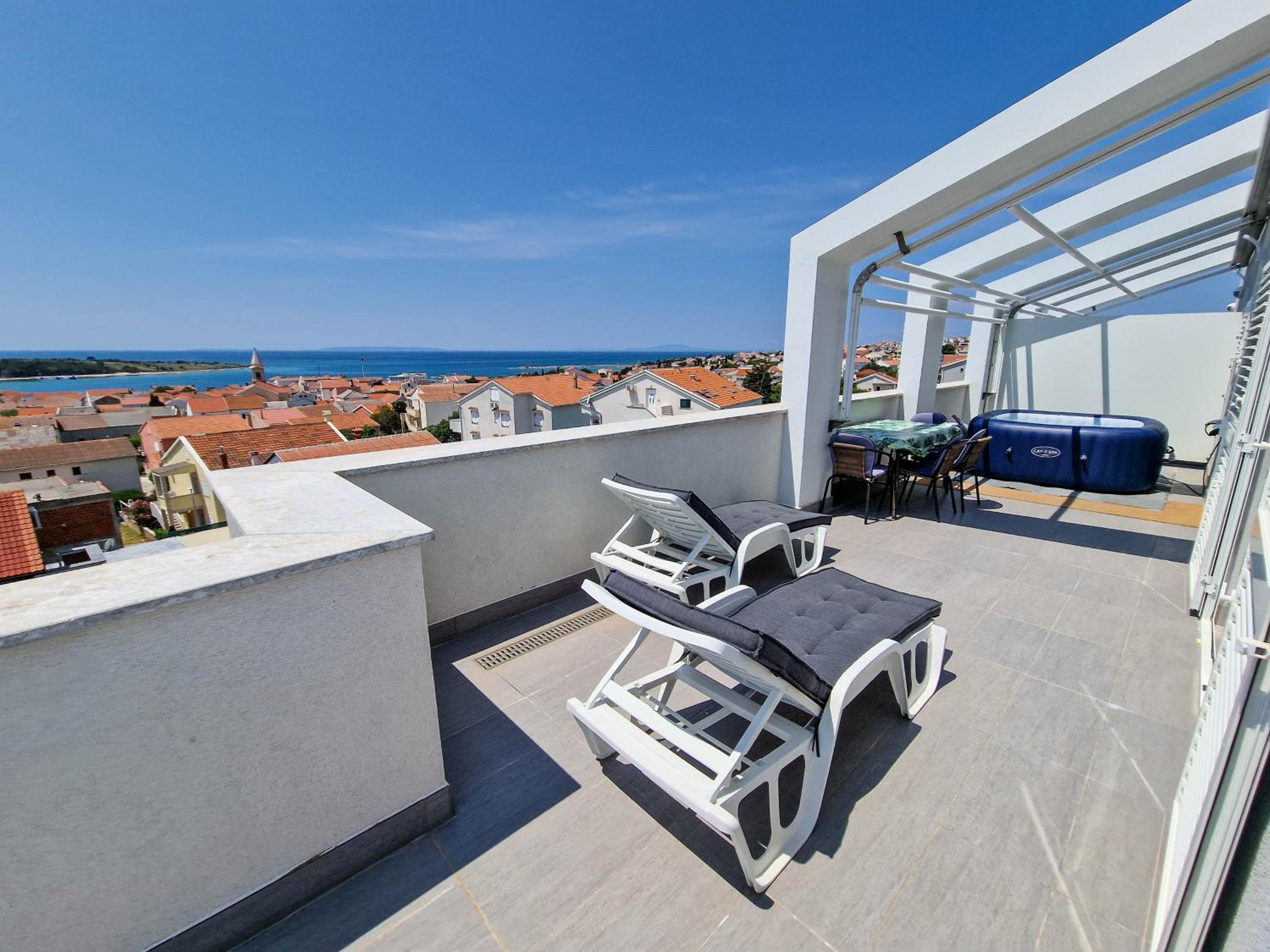 One-Bedroom Apartment with Sea View and Private Jacuzzi photo 2