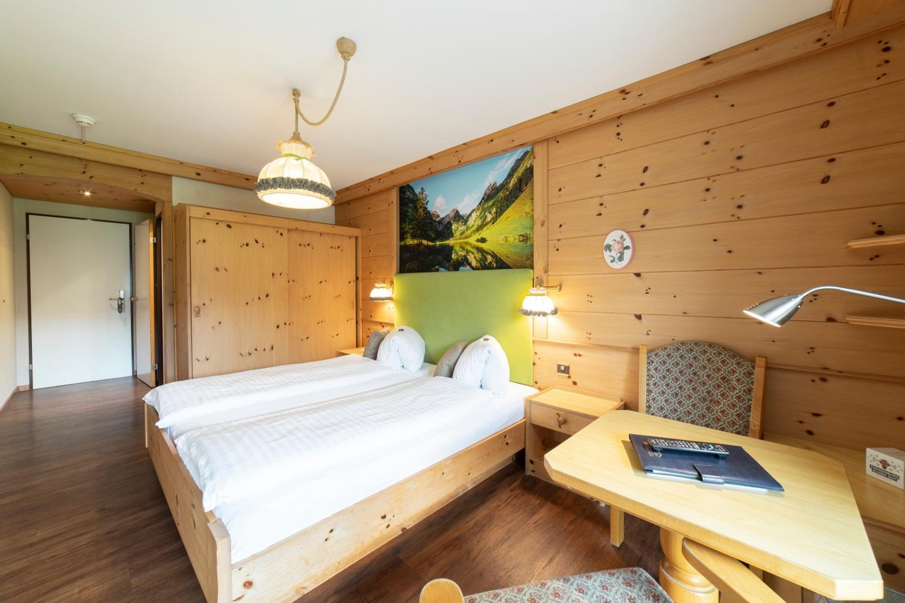 Deluxe Double Room with Shower photo 3