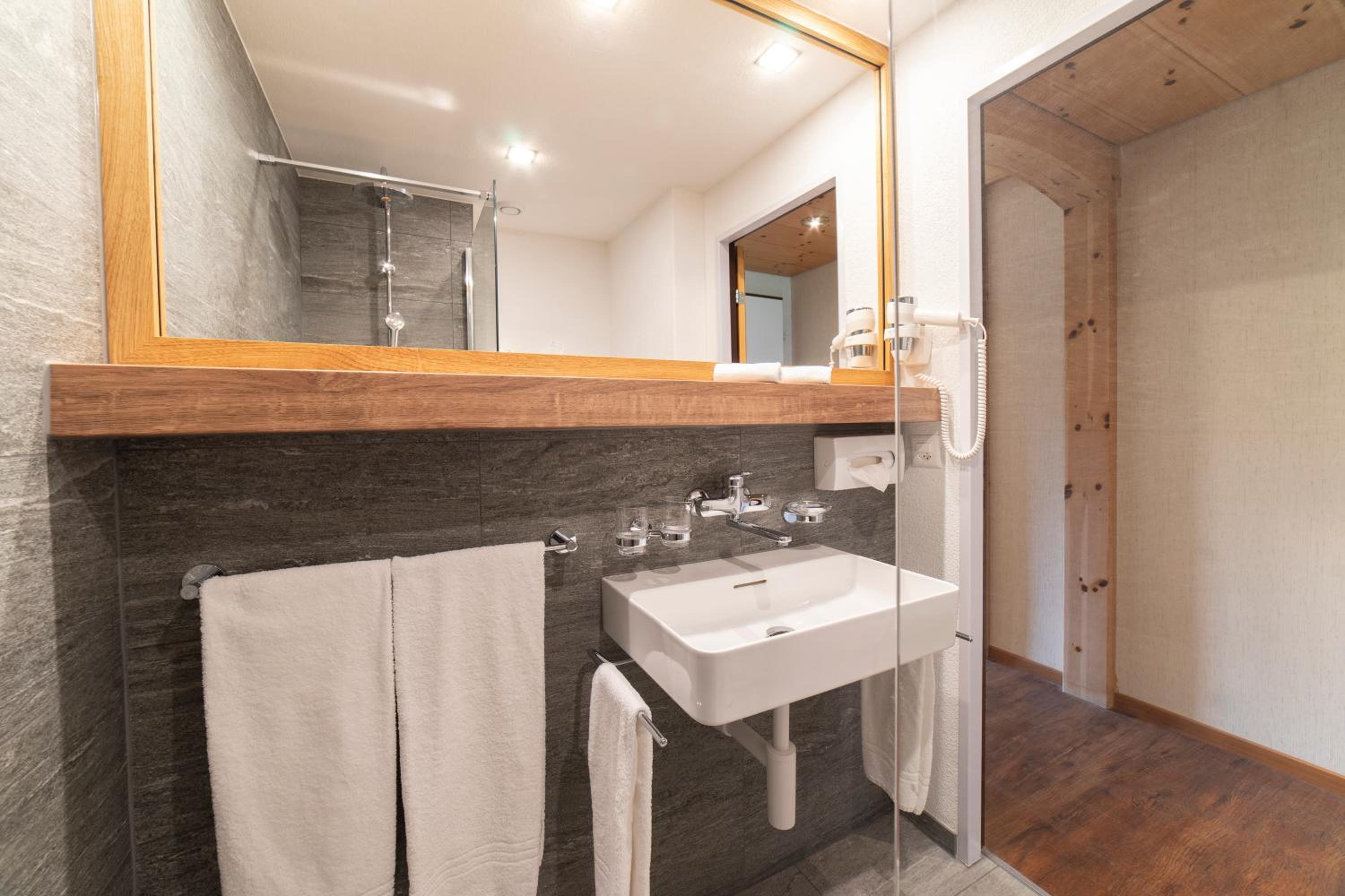Deluxe Double Room with Shower photo 2
