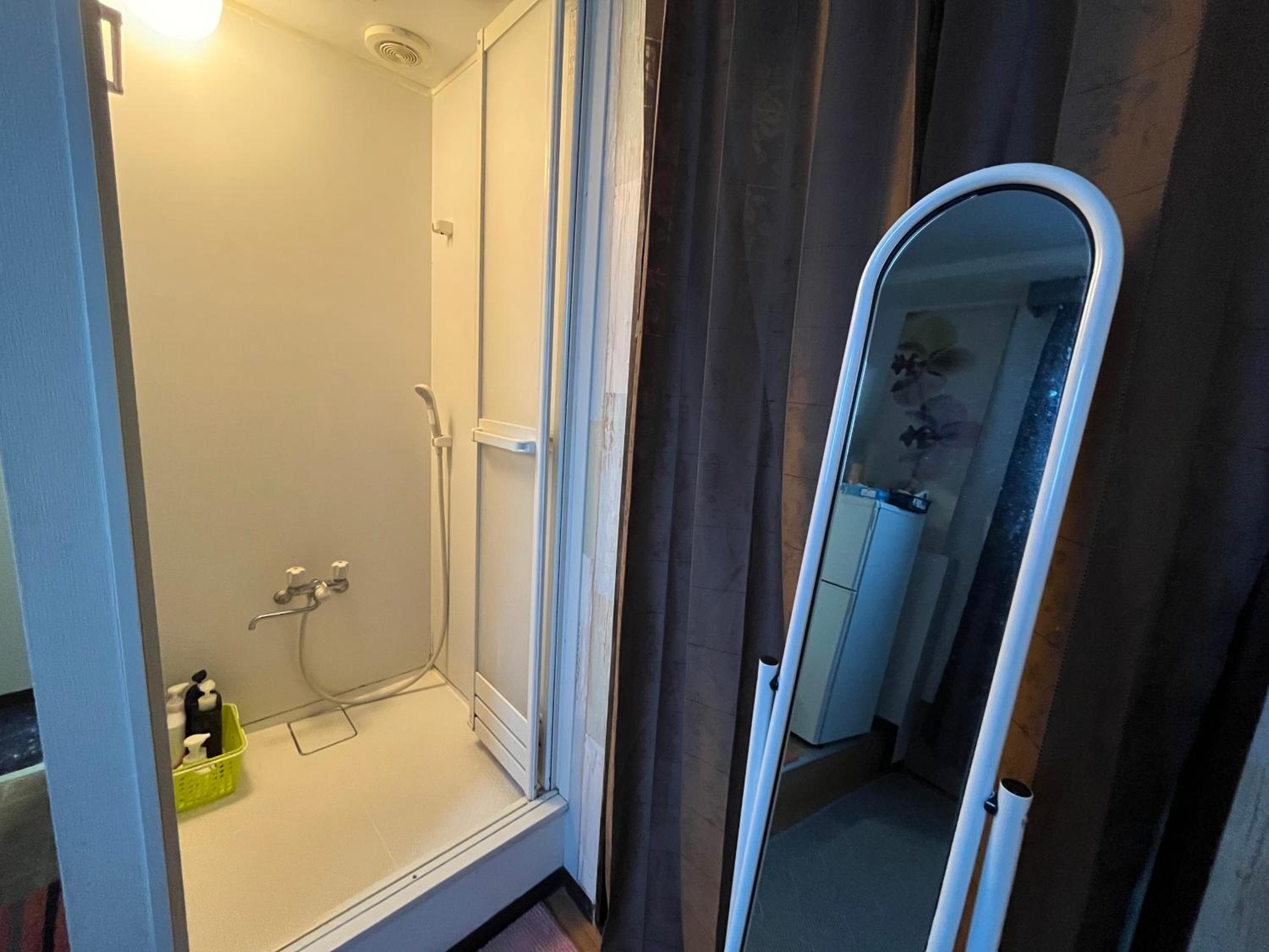 Economy Triple Room photo 3
