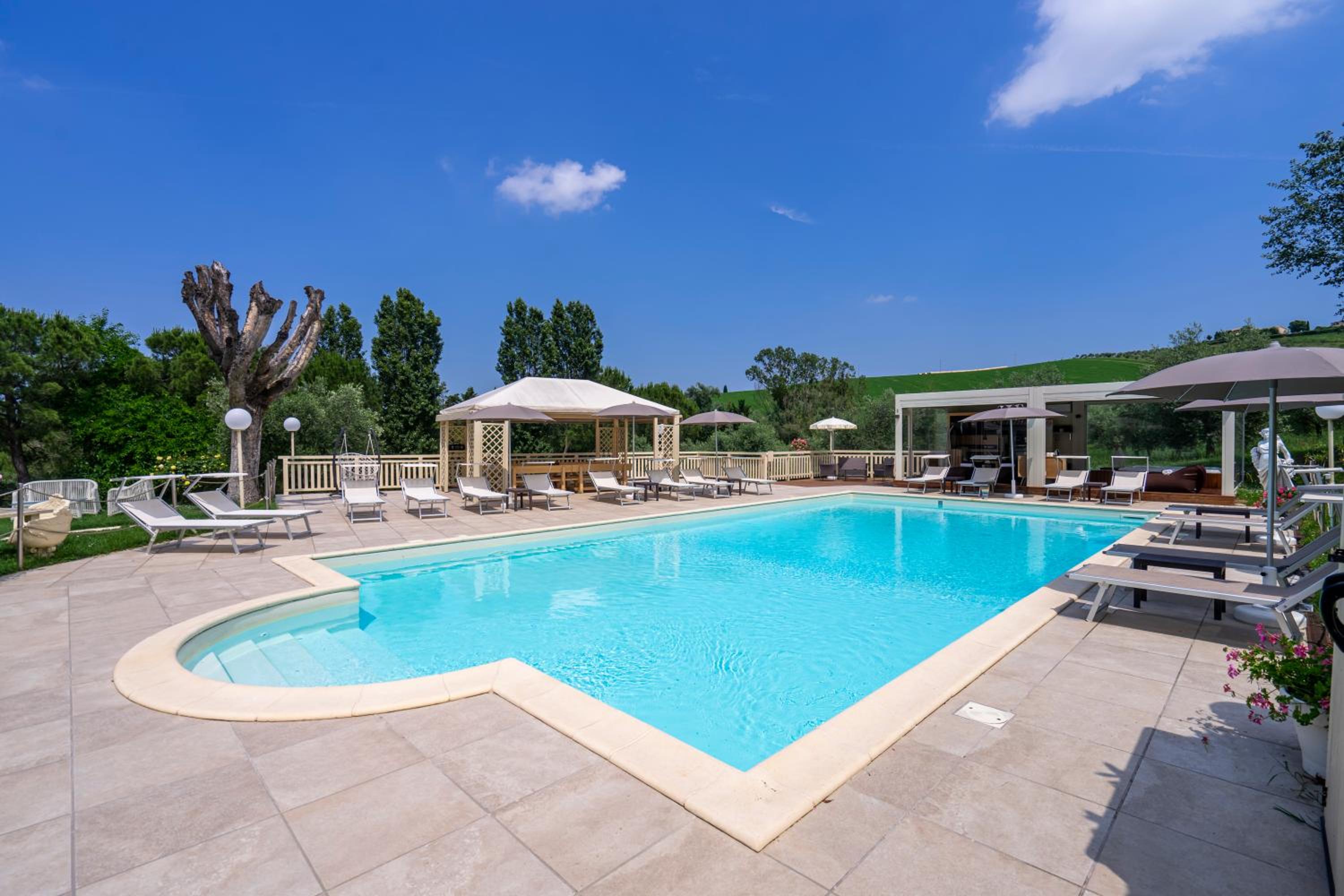 Villa with Private Pool - Photo 23