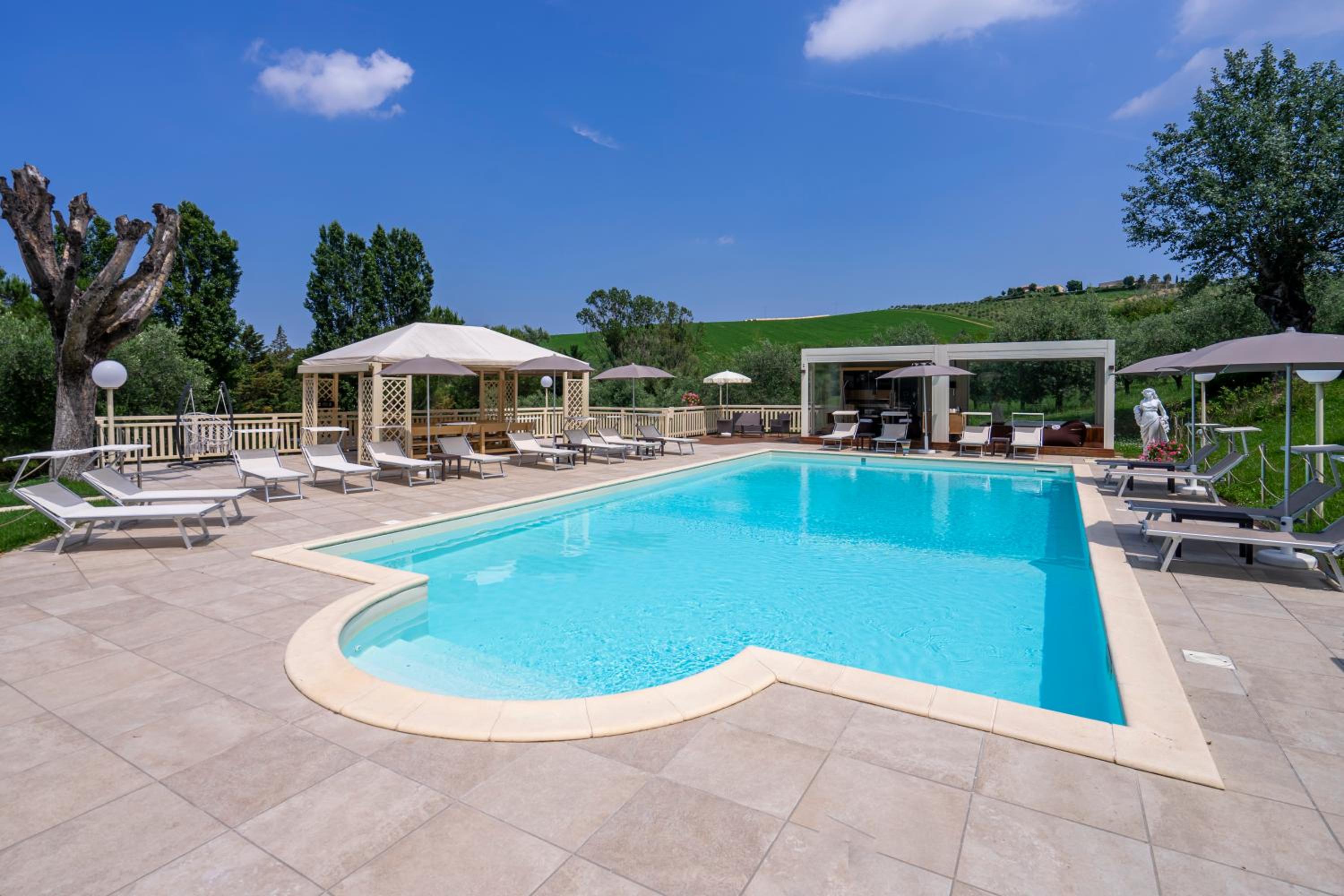 Villa with Private Pool - Photo 24