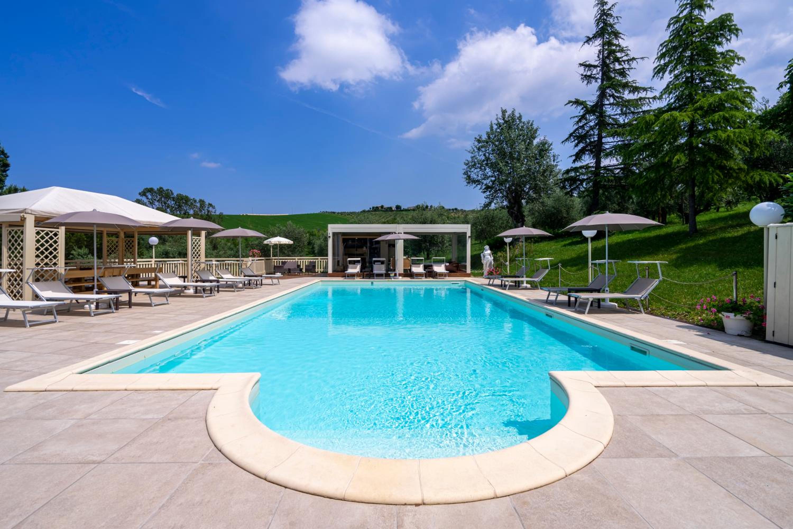 Villa with Private Pool - Photo 15