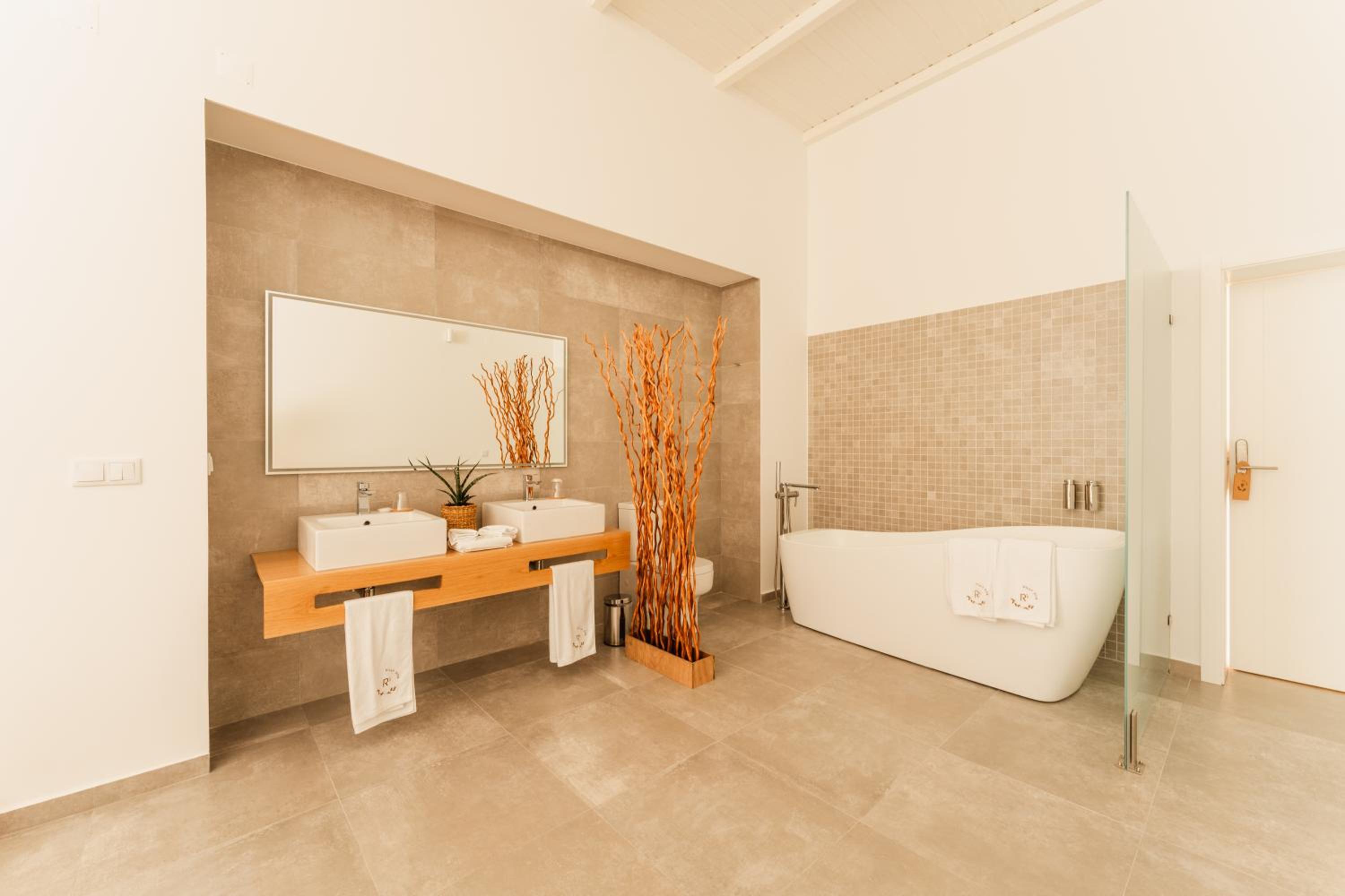 King Suite with Balcony photo 3