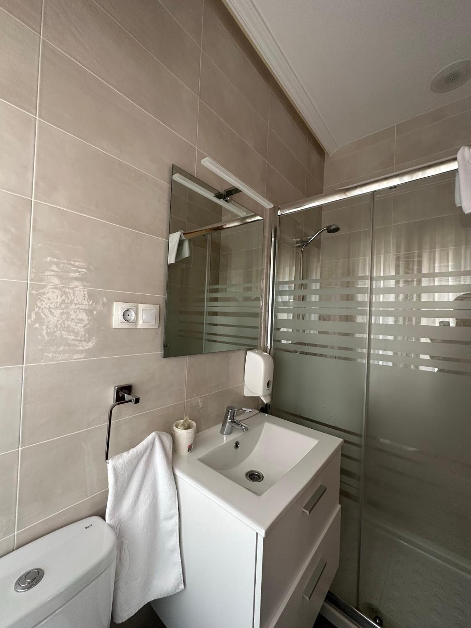 Double Room with Extra Bed photo 2