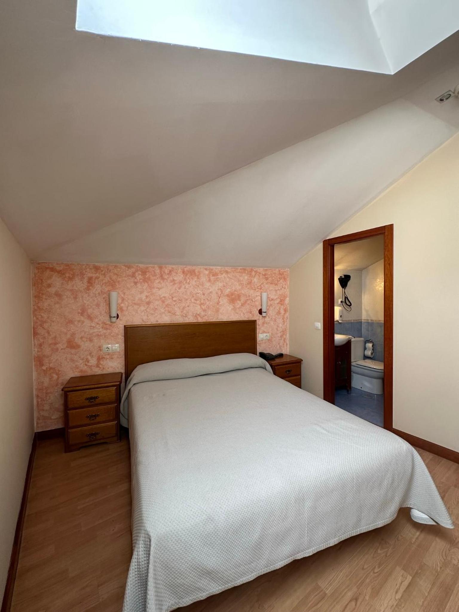 Double or Twin Room photo 3