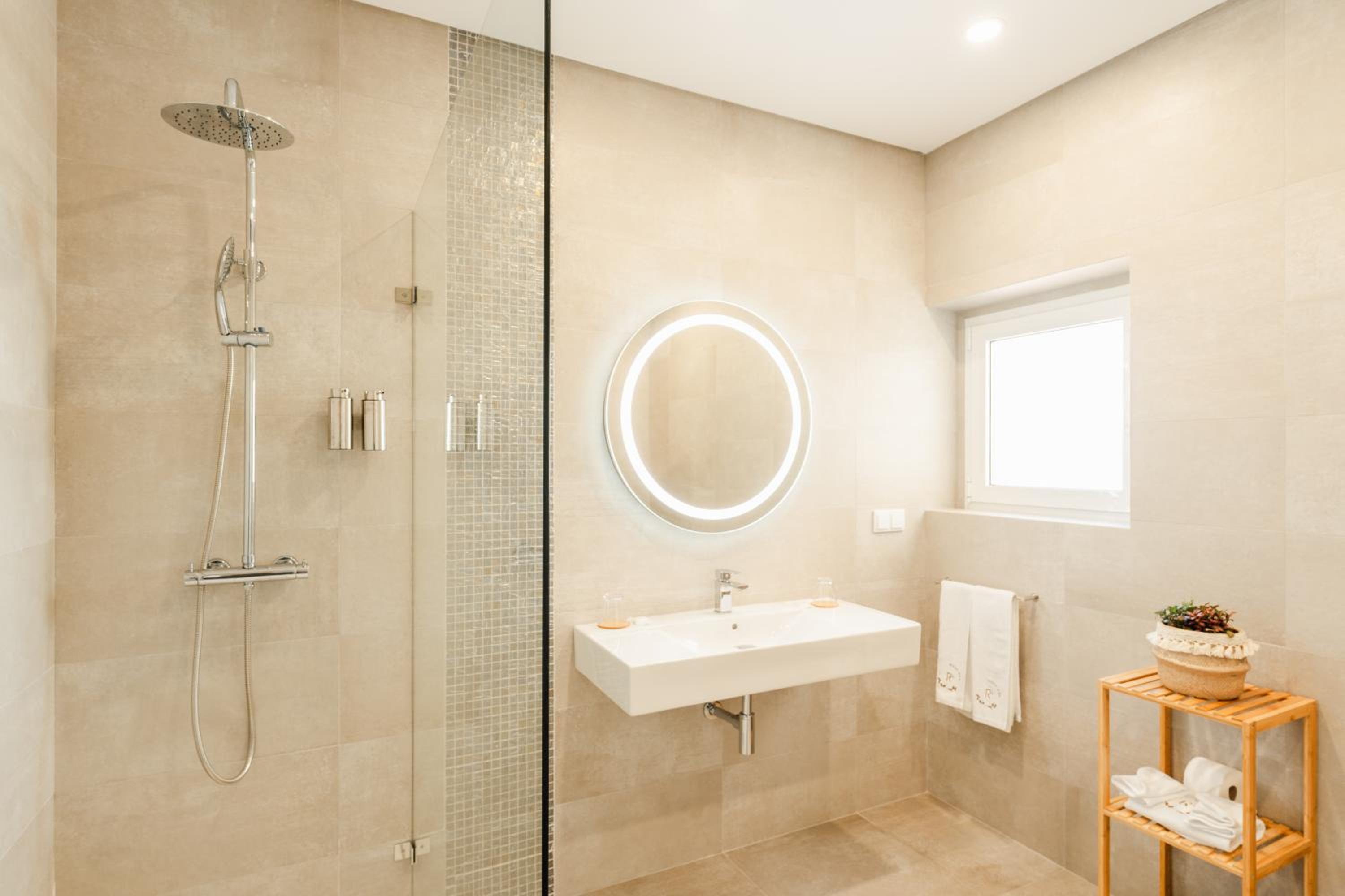 Junior Suite with Pool View photo 3