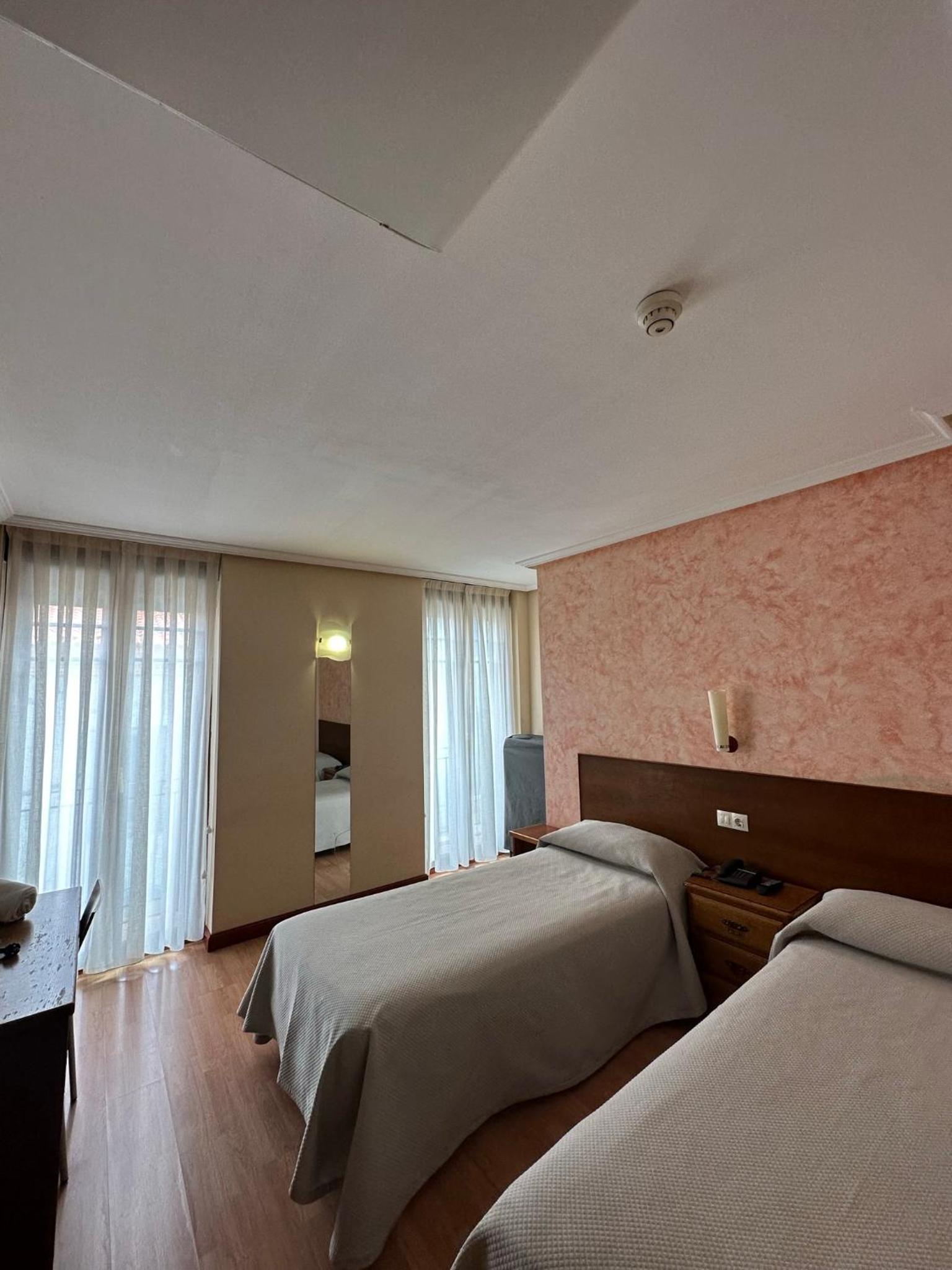 Habitación Doble con Sofá Cama
