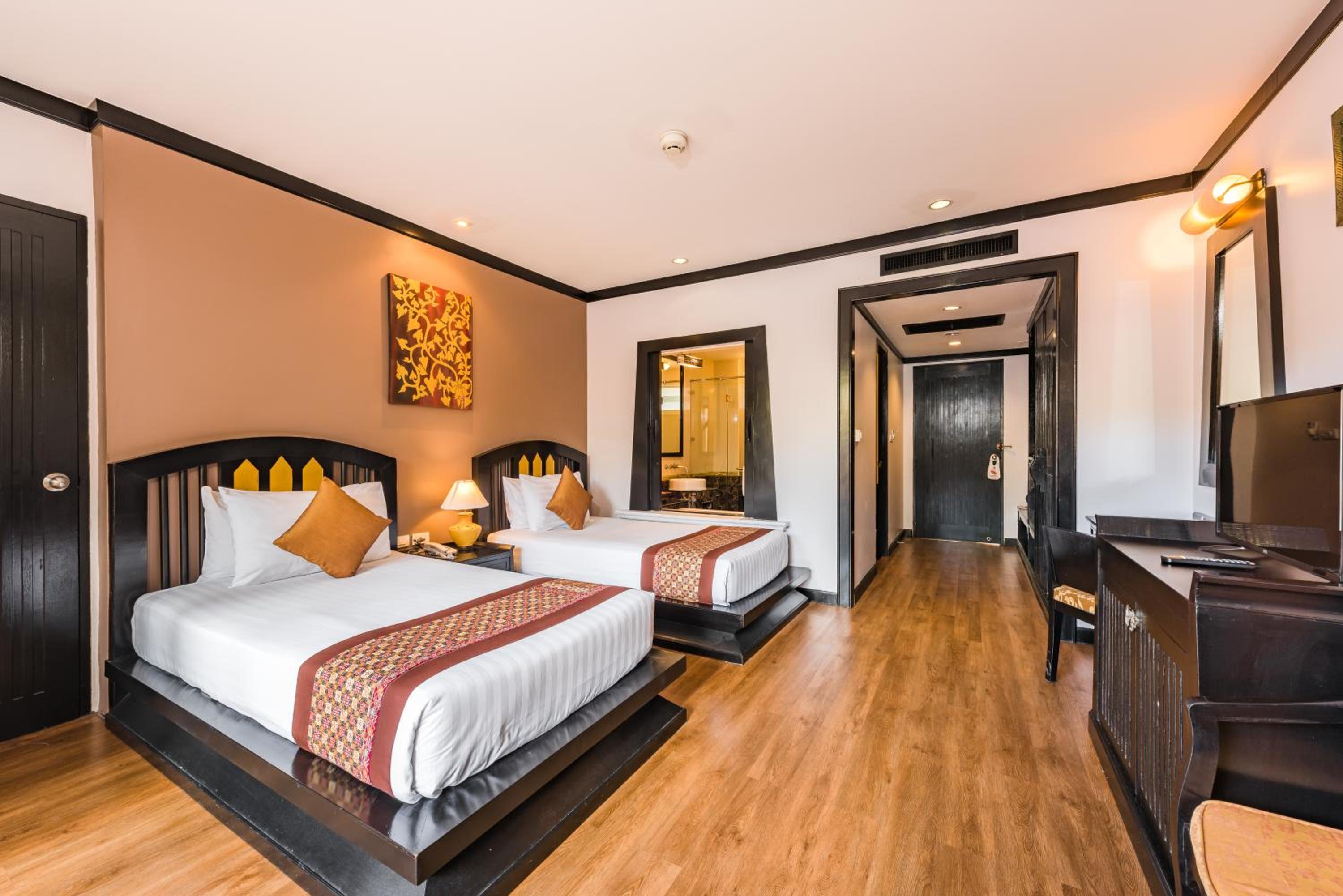 Pool Side Room - Photo 3