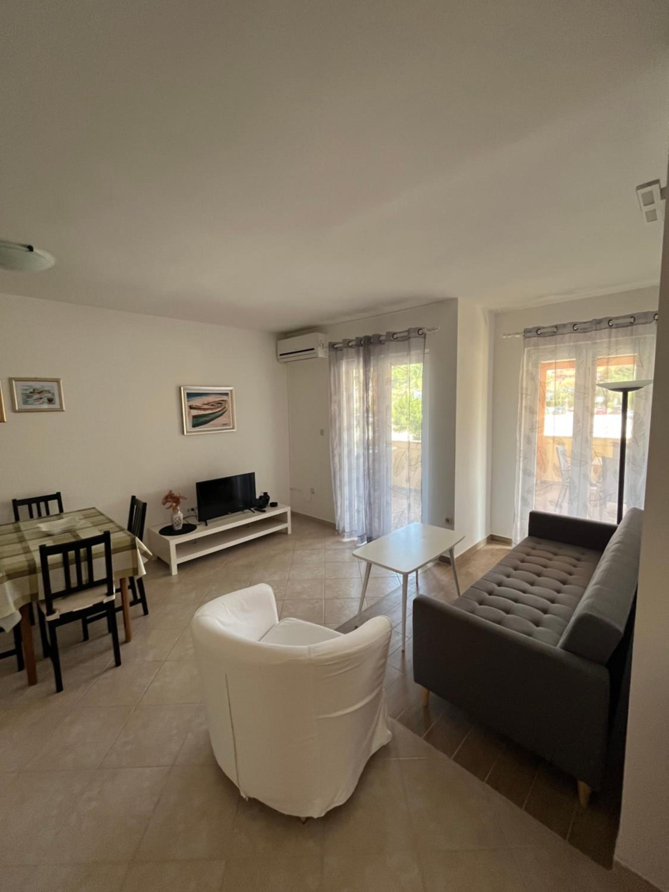 One-Bedroom Apartment with Balcony photo 1