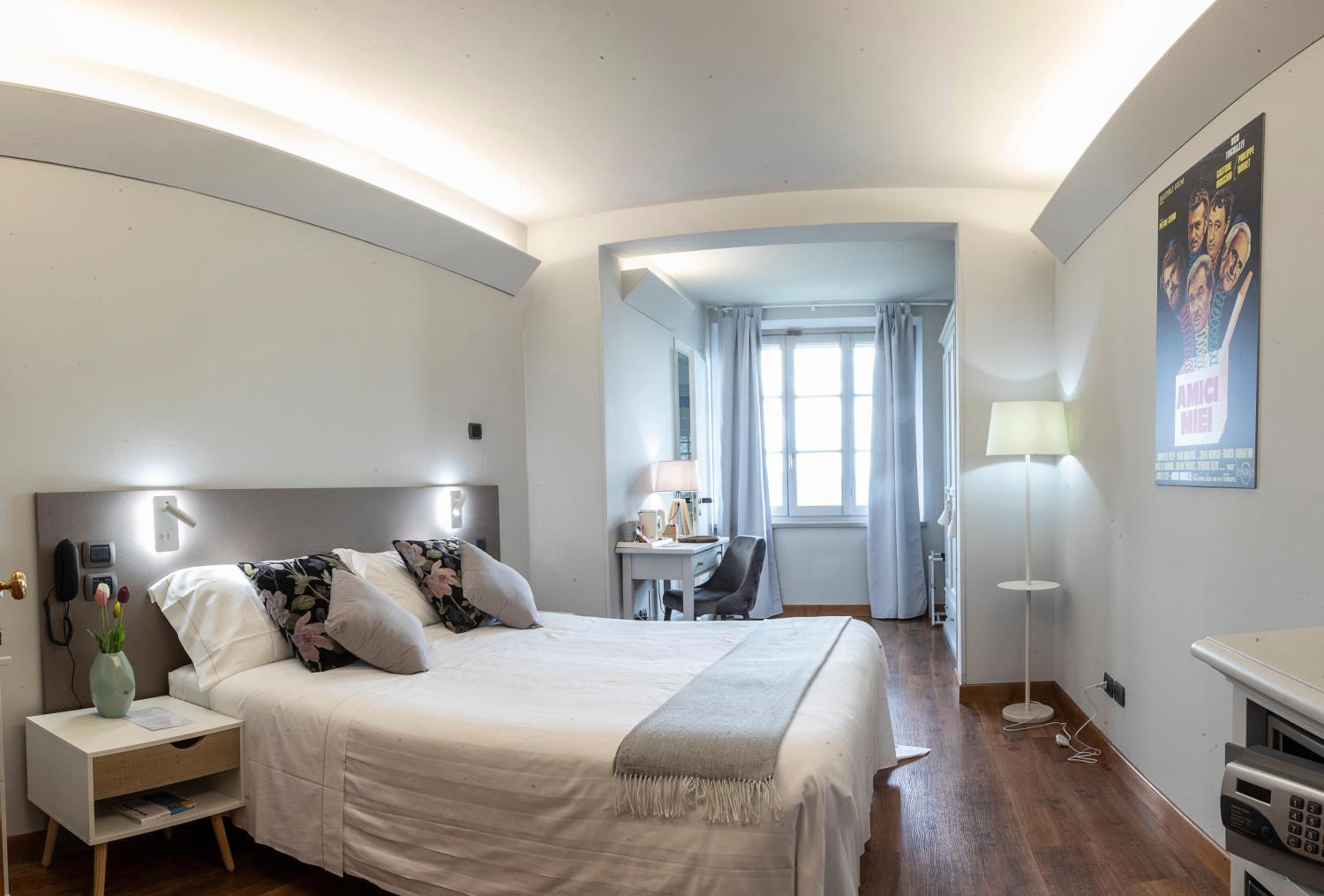 Deluxe Room - Photo 3