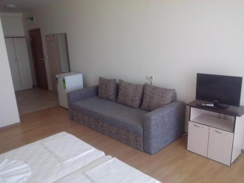 Twin Room with Extra Bed and Sea View photo 3