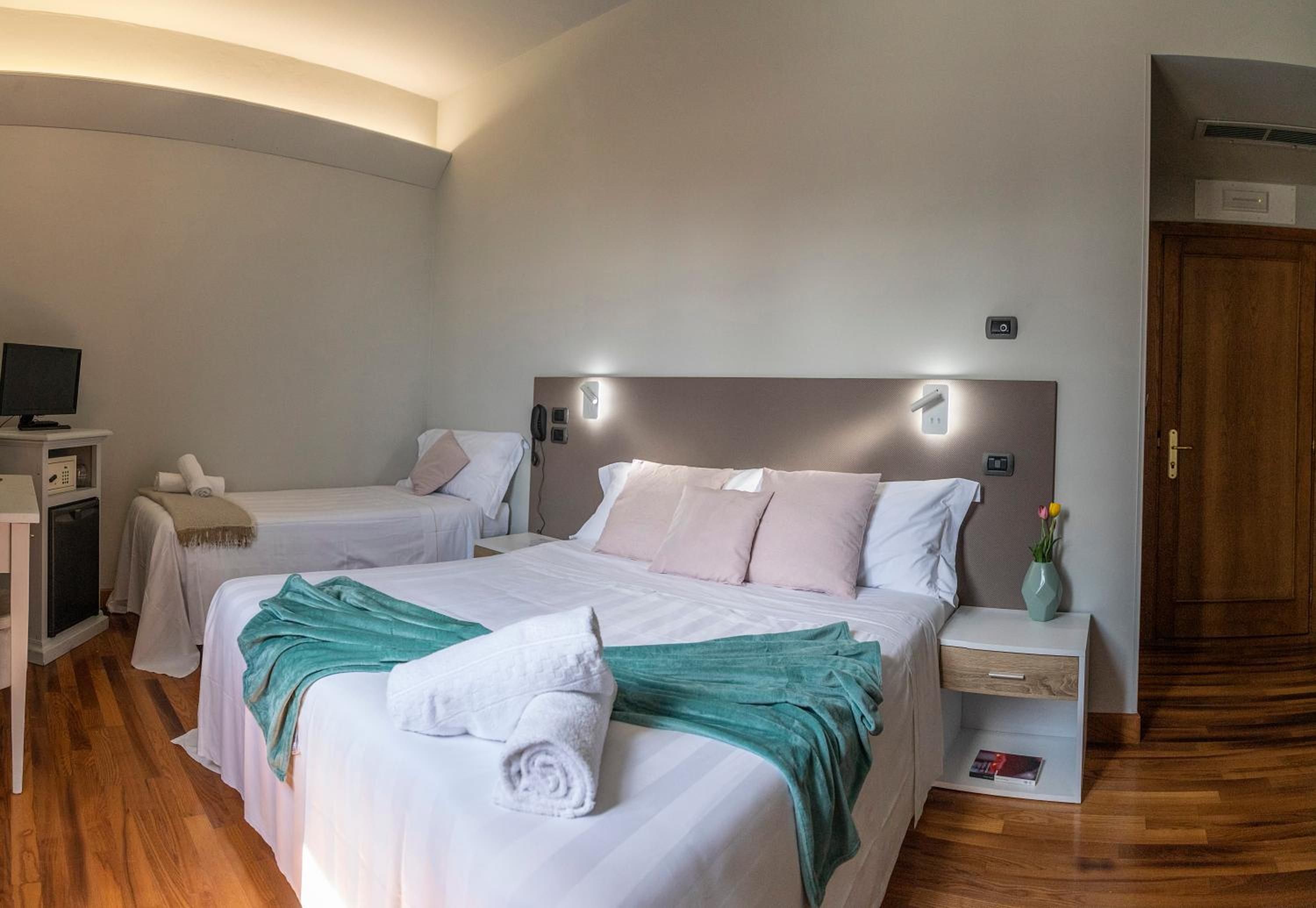 Classic Triple Room - Photo 1