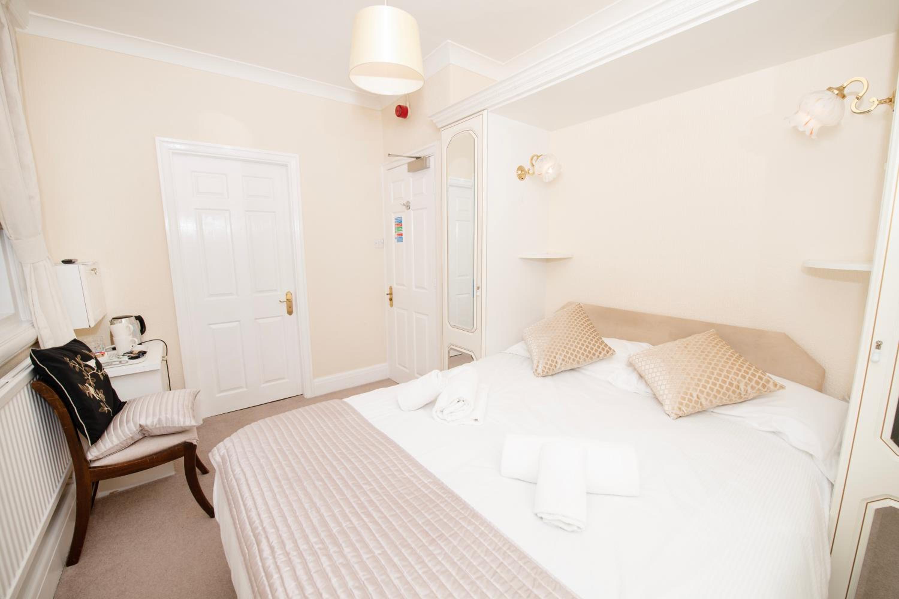 Double Room - Photo 2