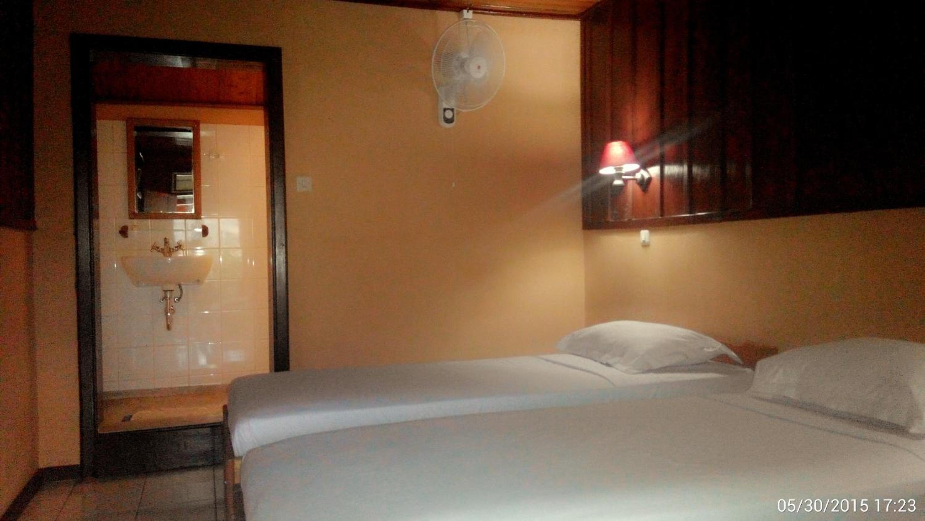Standard Double or Twin Room - Photo 7