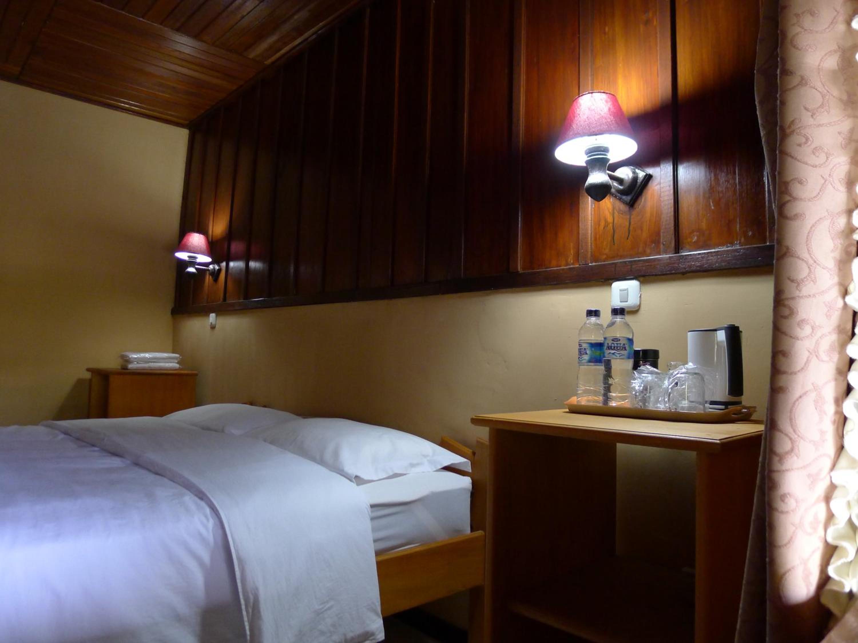 Standard Double or Twin Room - Photo 9