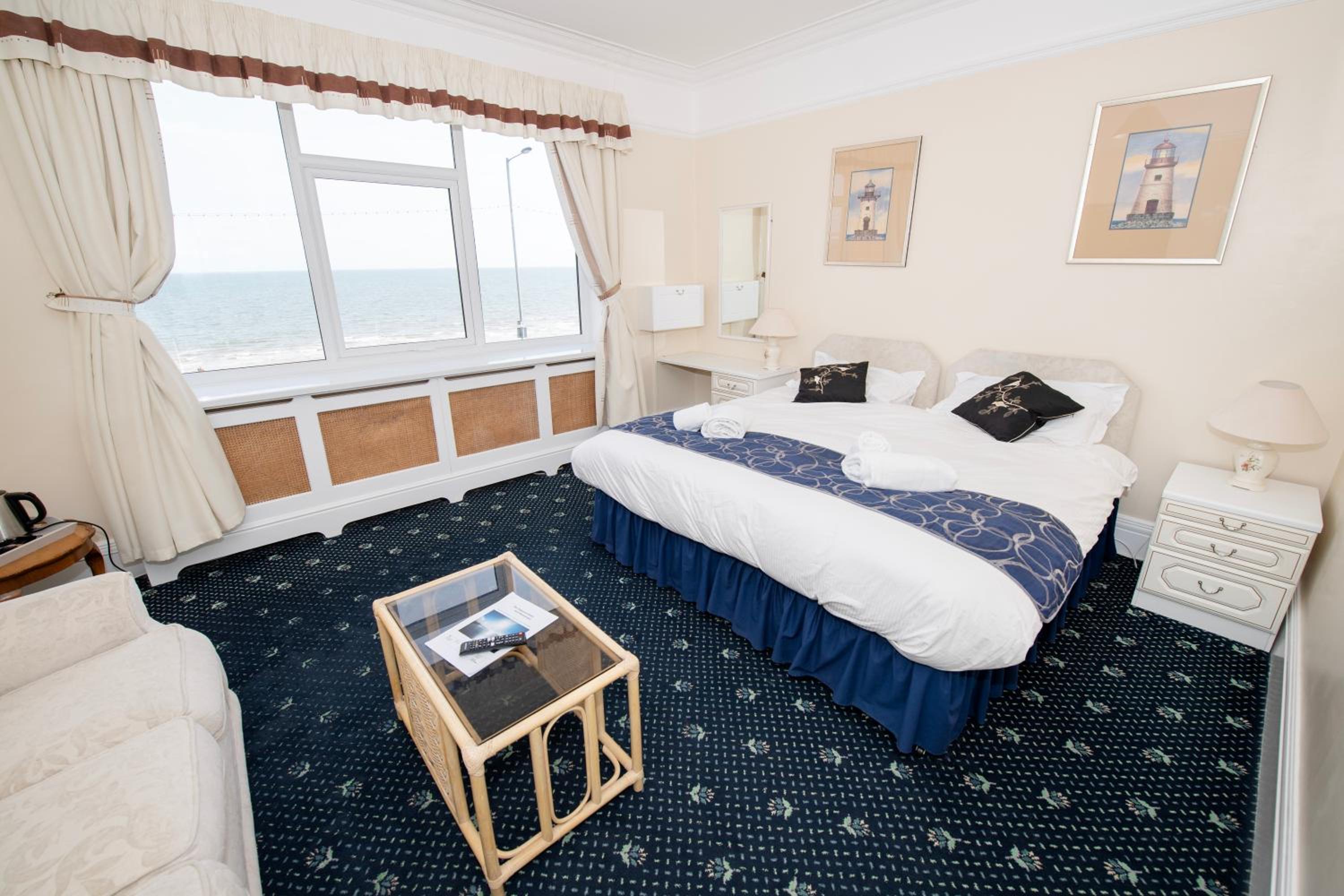 Double or Twin Room with Sea View photo 3