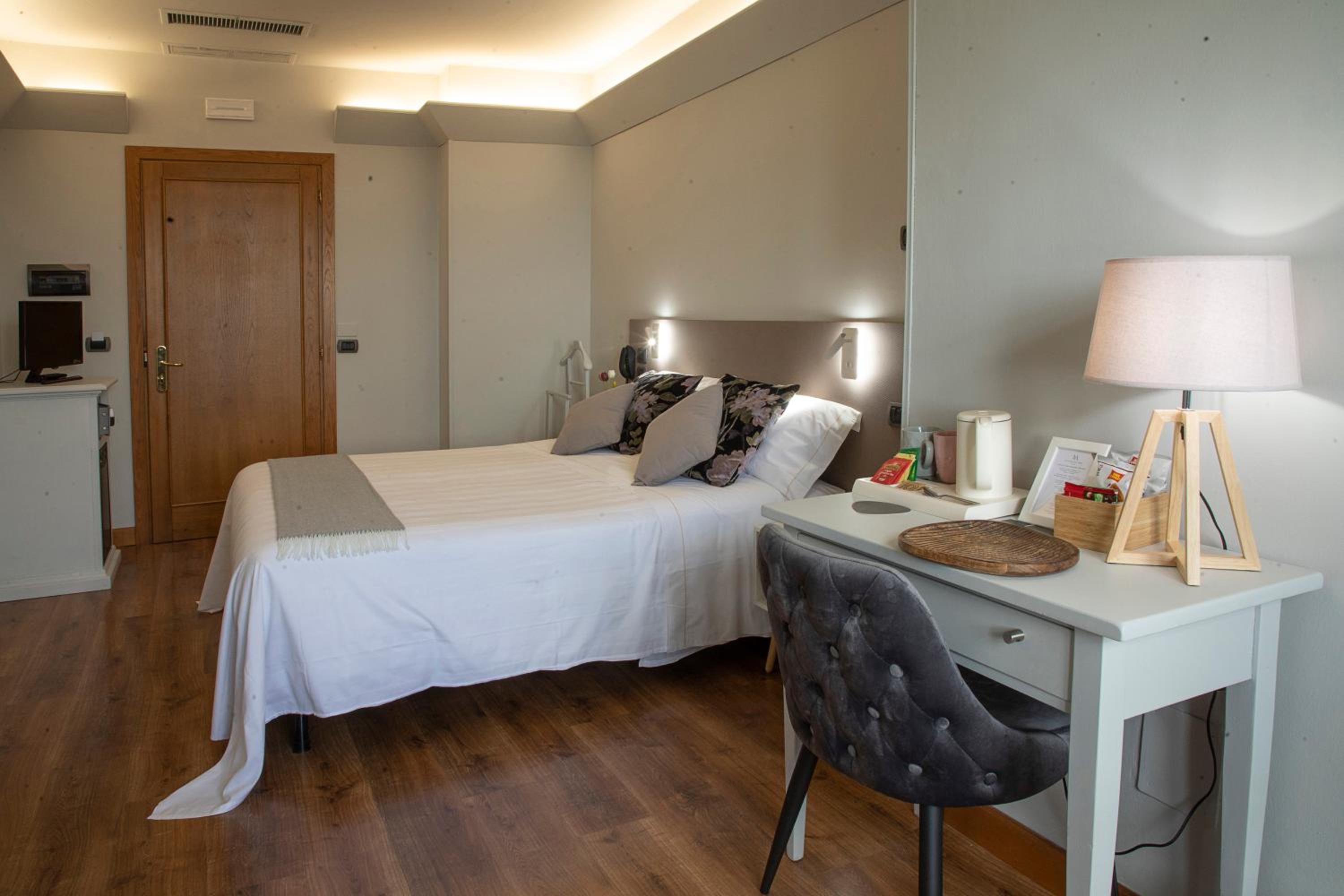 Deluxe Room - Photo 2