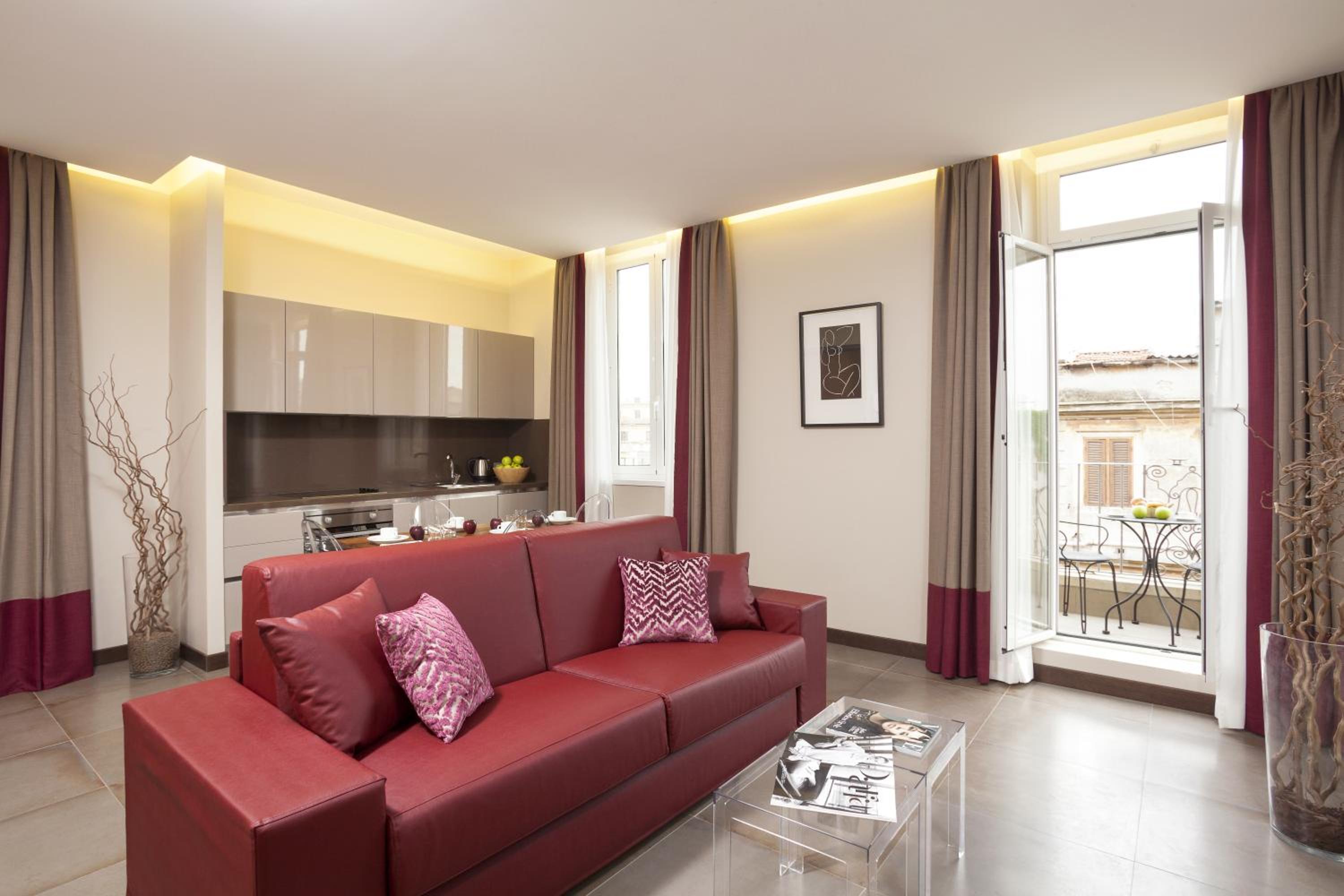 Apartamento de um quarto superior com varanda e vista
