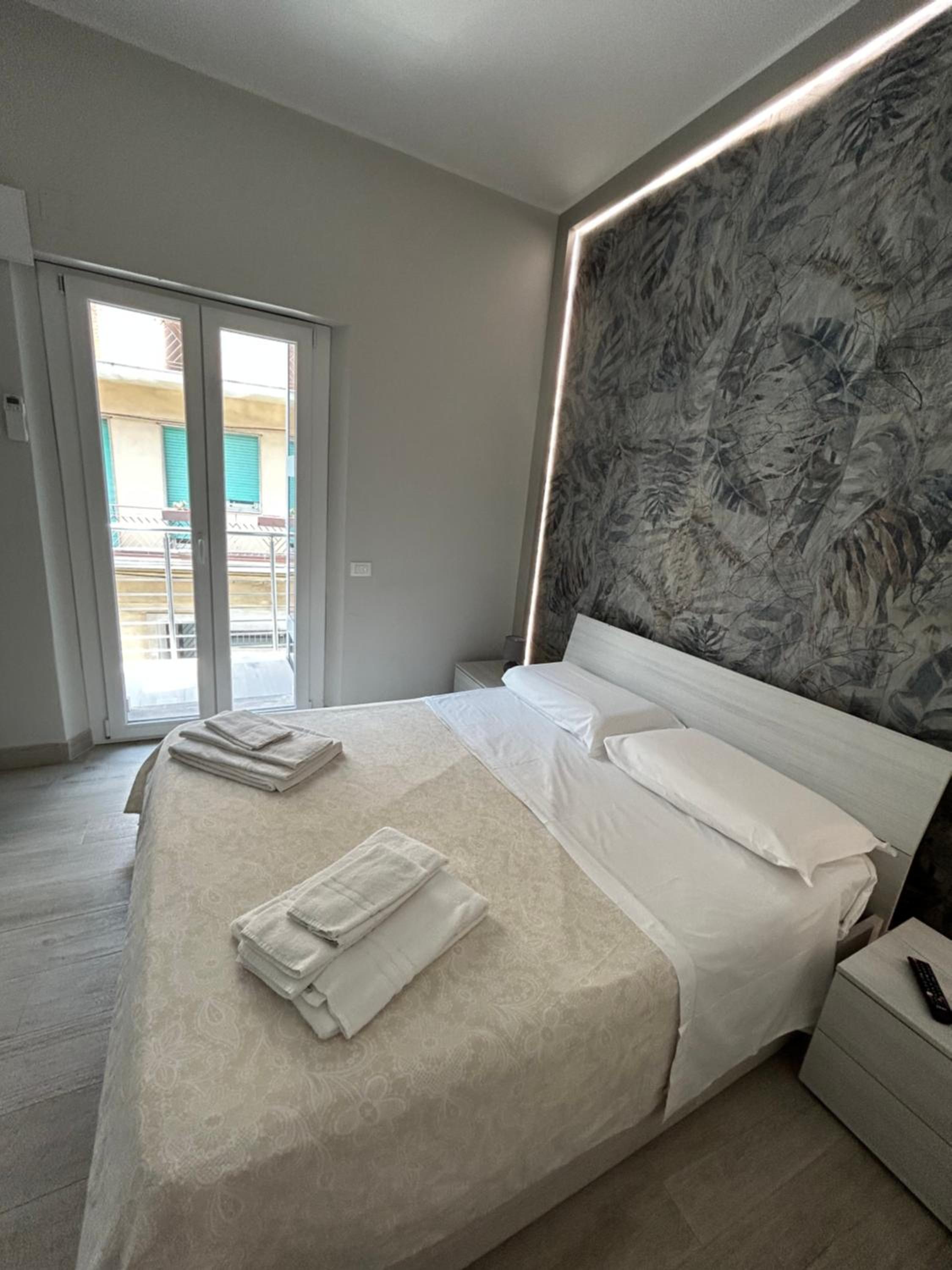 Two-Bedroom Apartment with Balcony and Sea View photo 3