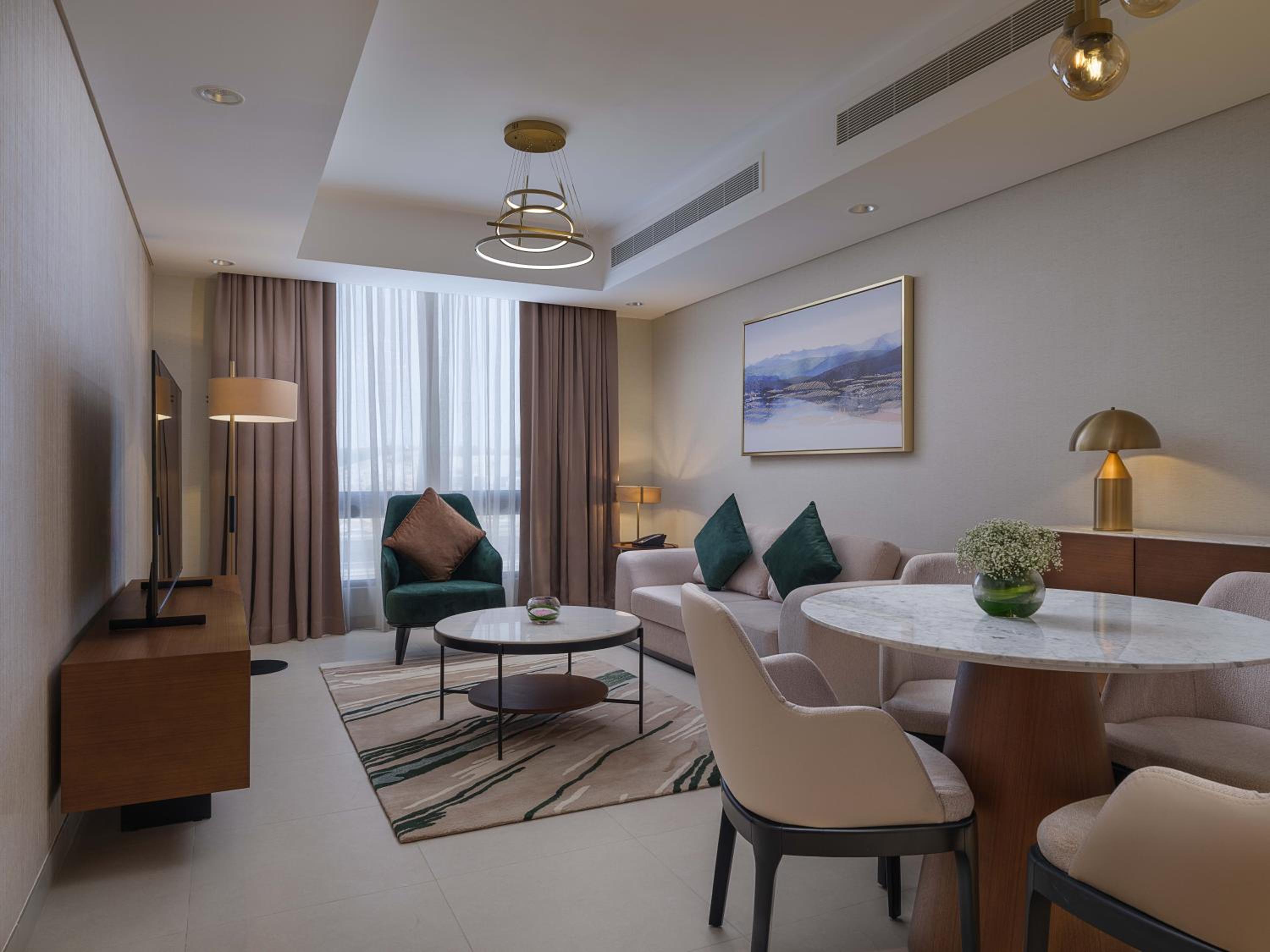 One-Bedroom King Suite - Photo 4