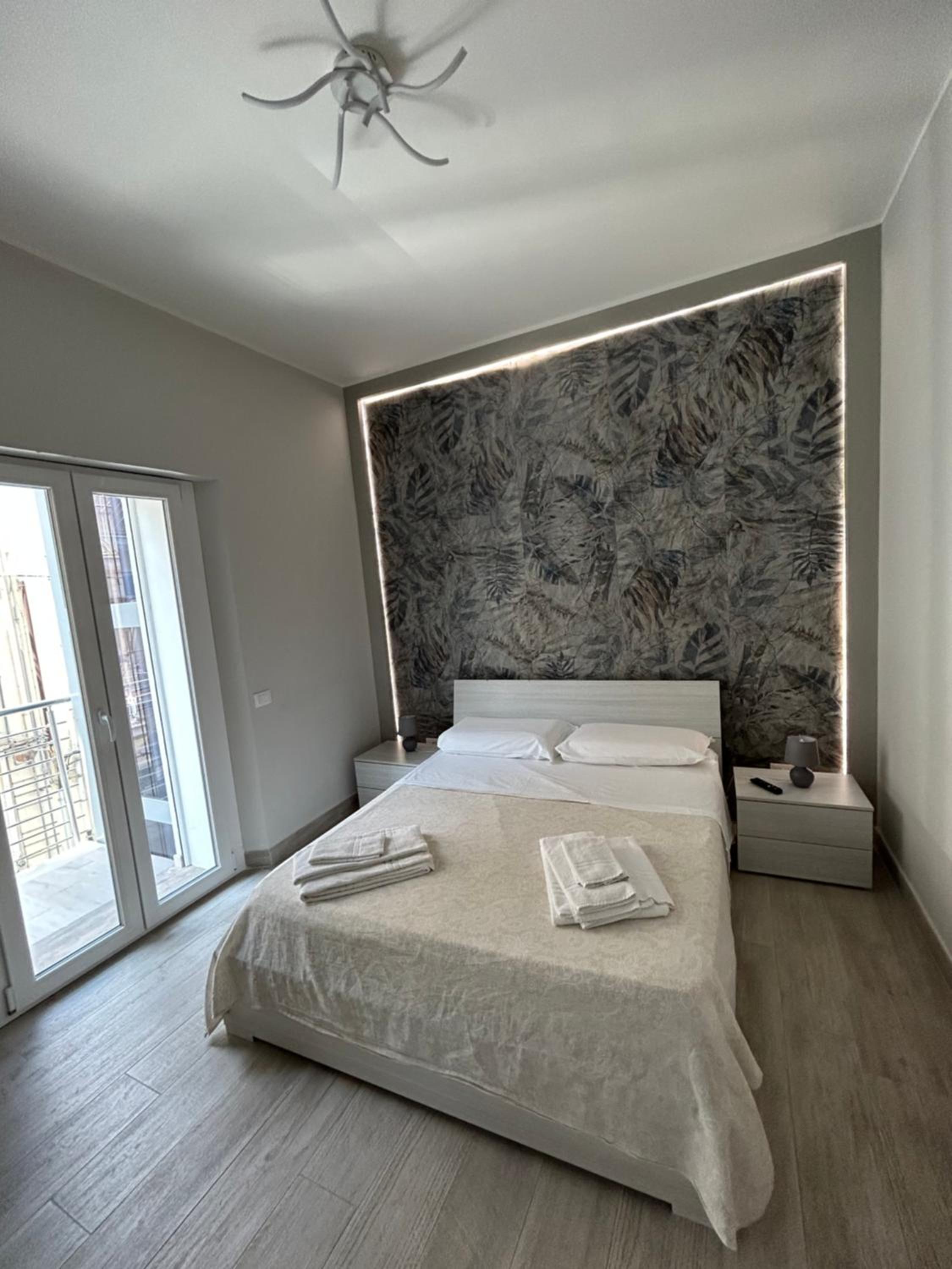 Two-Bedroom Apartment with Balcony and Sea View photo 2