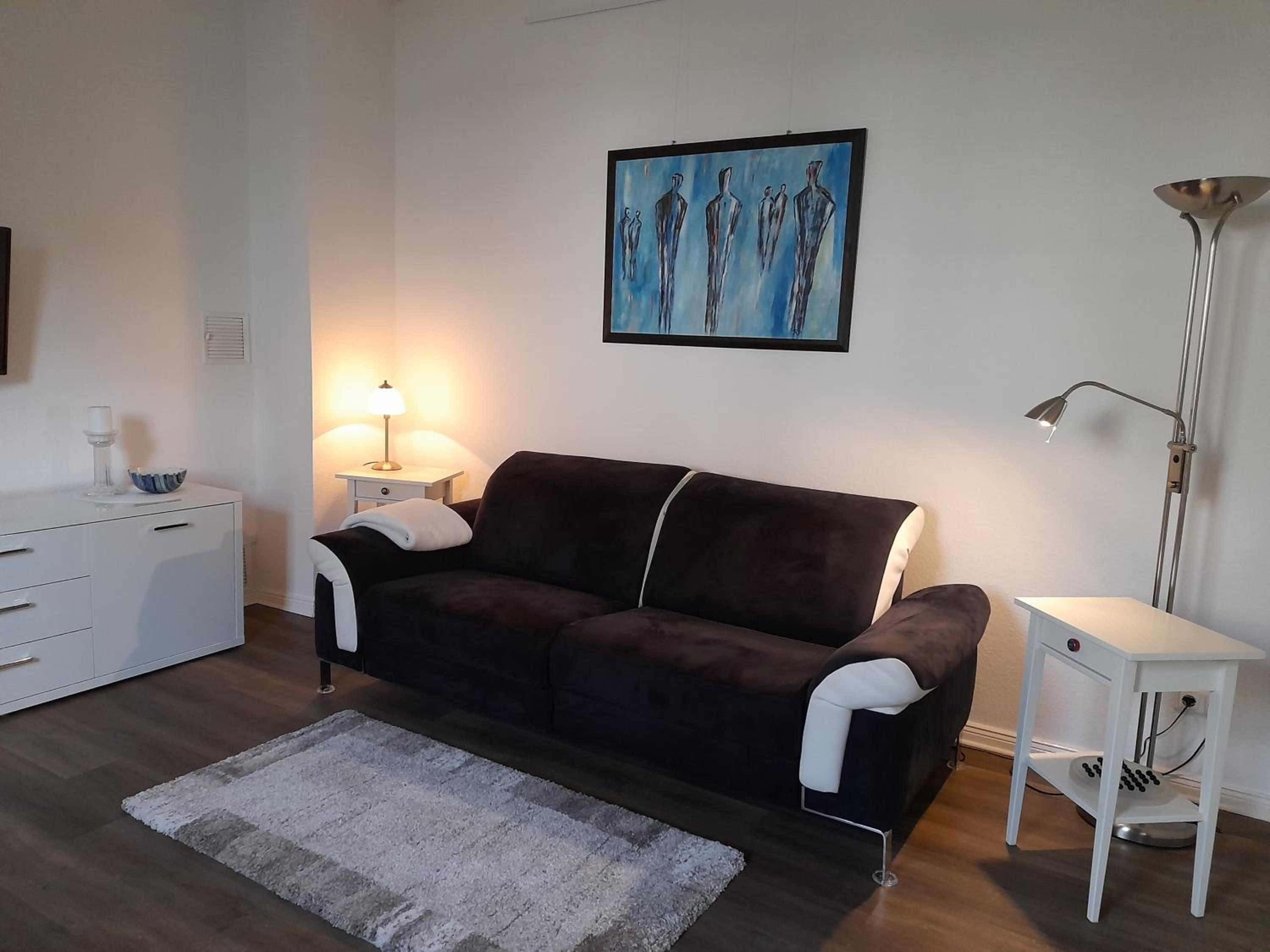 One-Bedroom Apartment photo 1