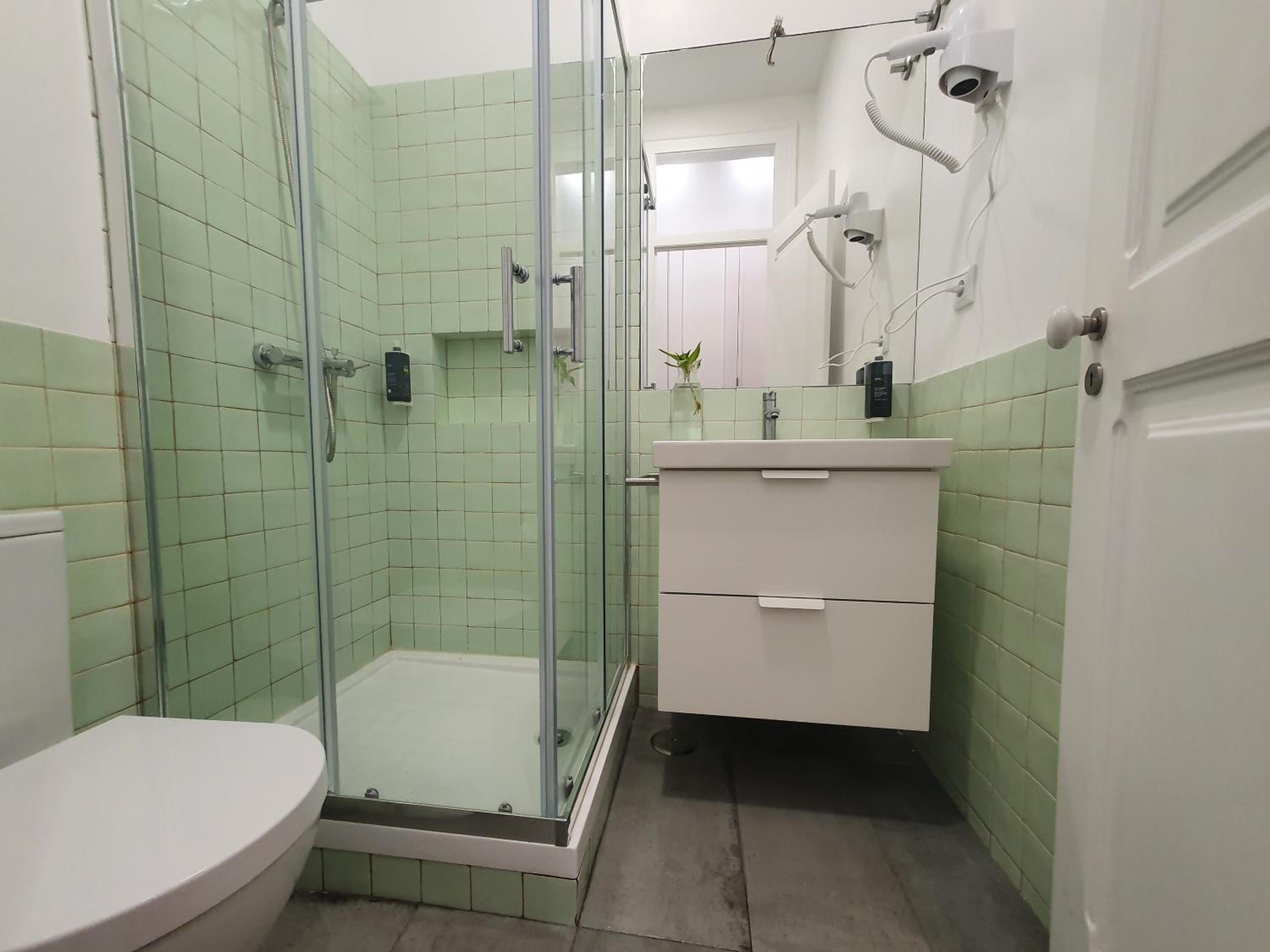 Standard Single Room with Shared Bathroom photo 2