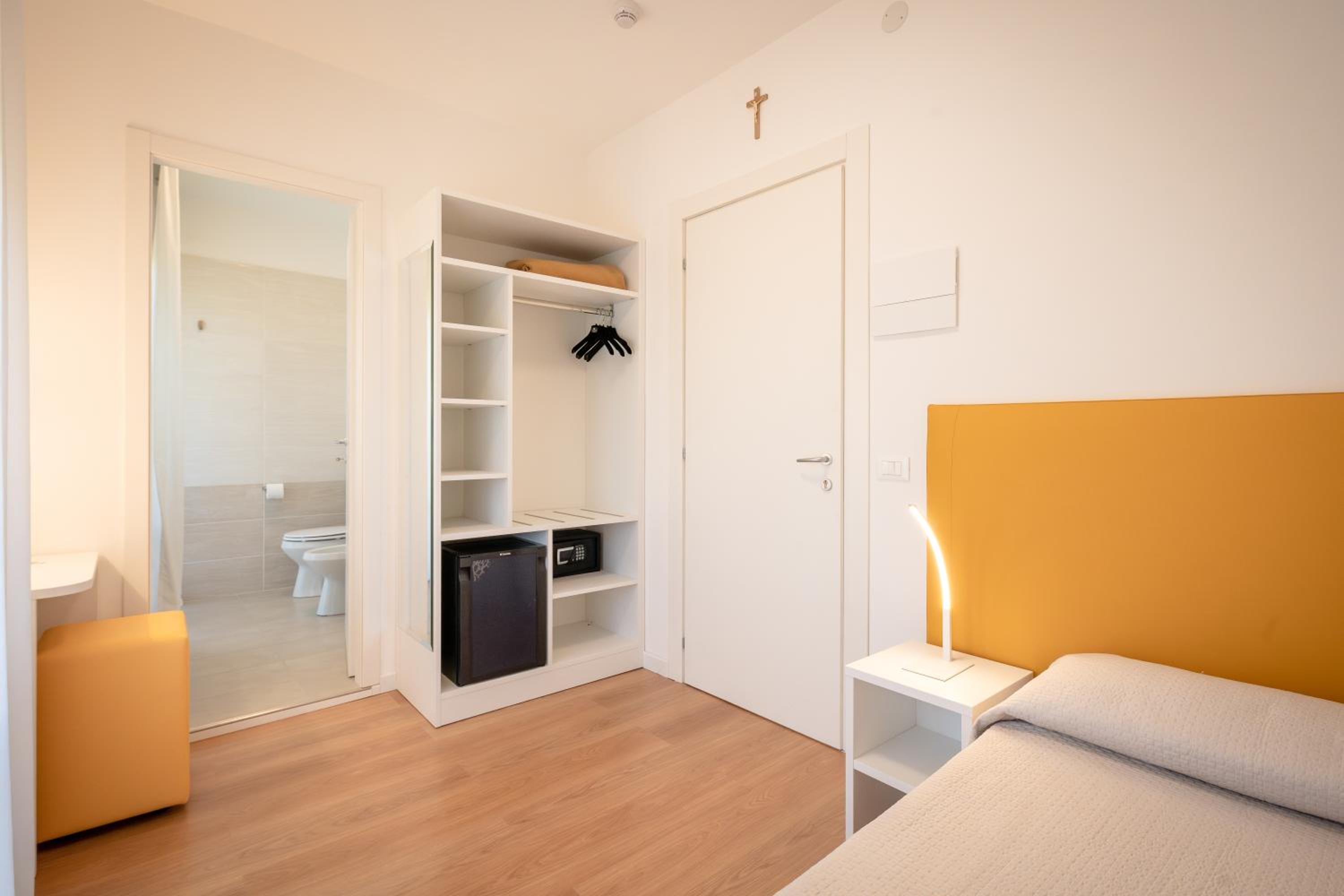 Single Room with Balcony photo 2