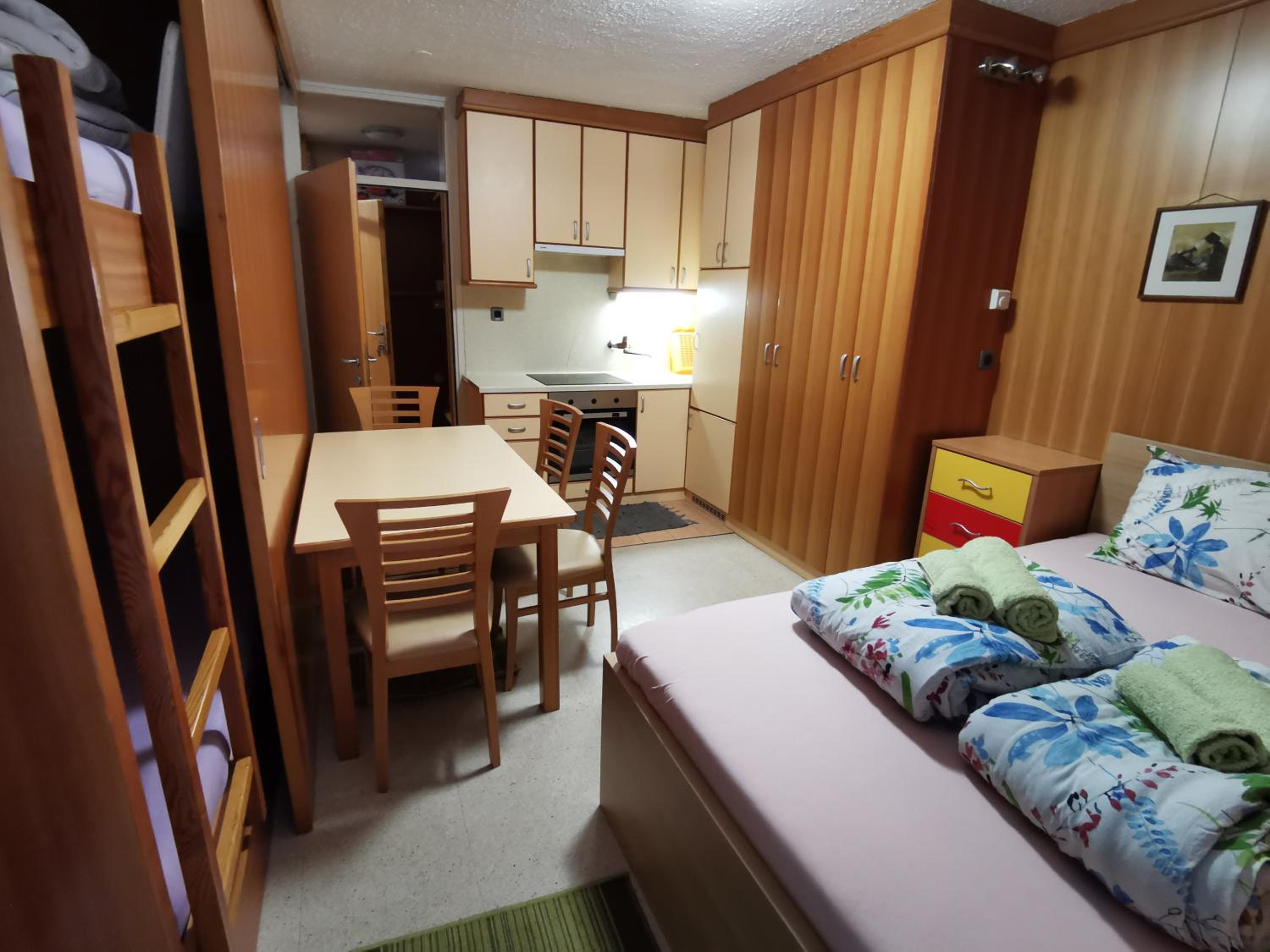 One-Bedroom Apartment photo 1