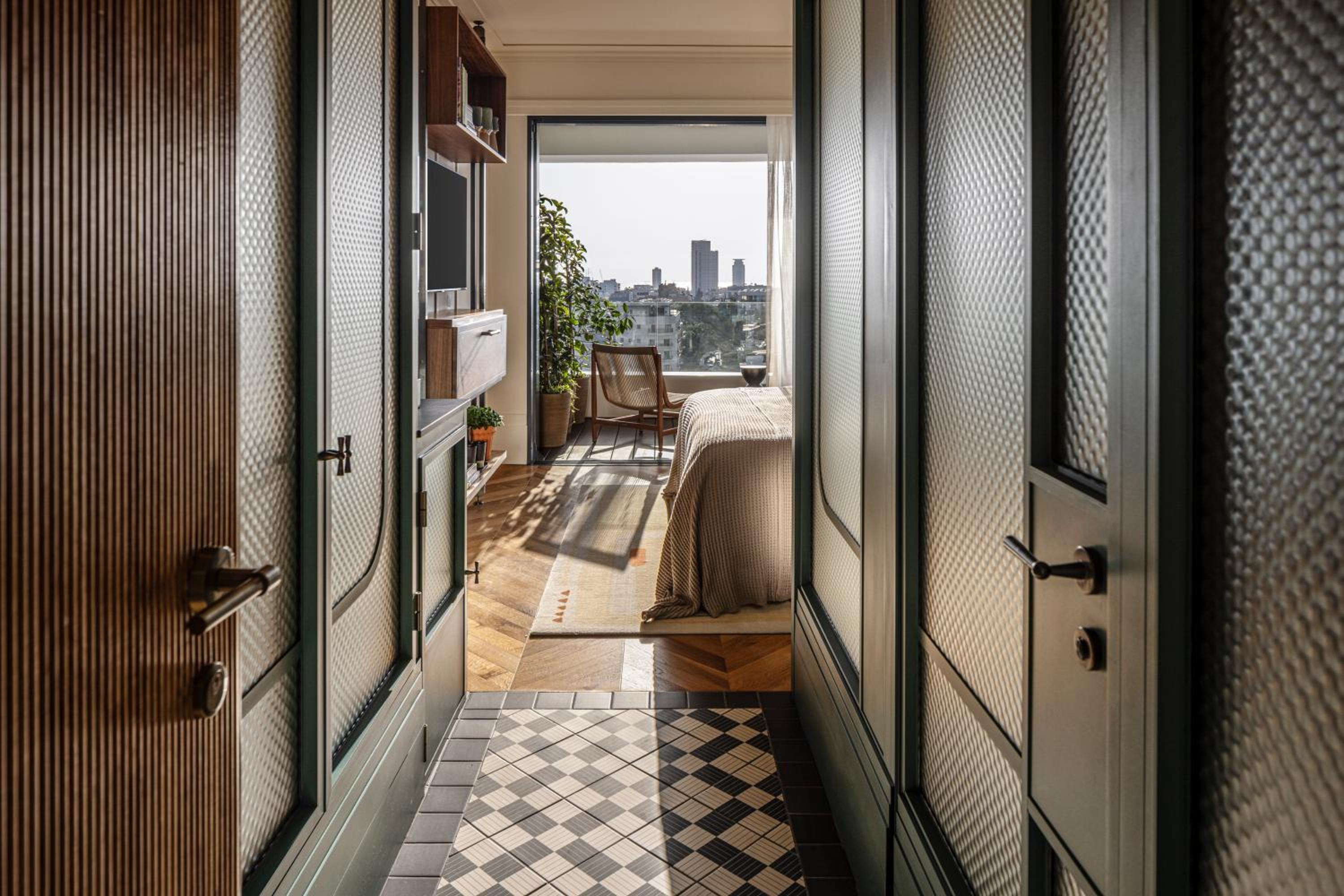 Queen Room with Balcony - Photo 1