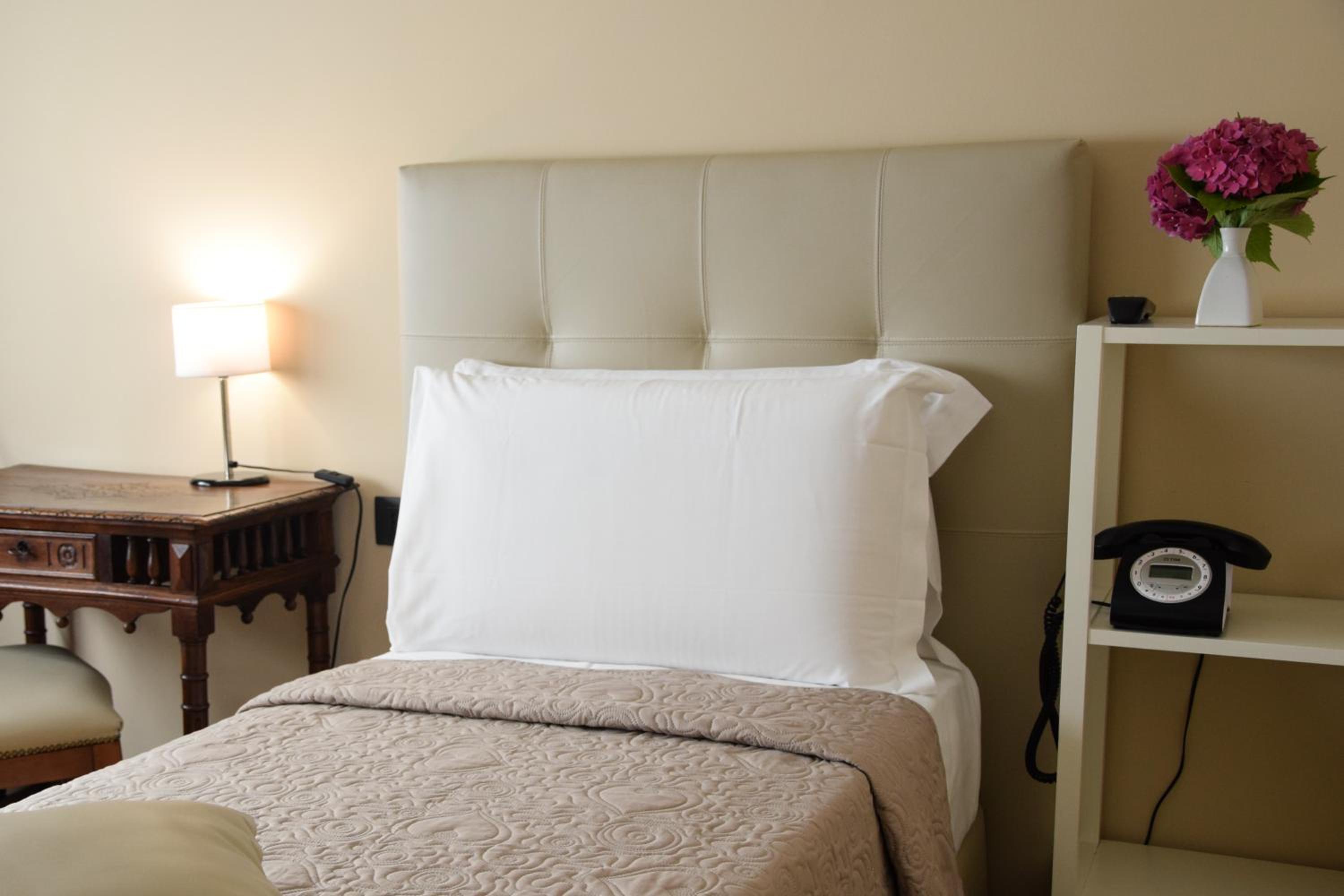 Single Room photo 2