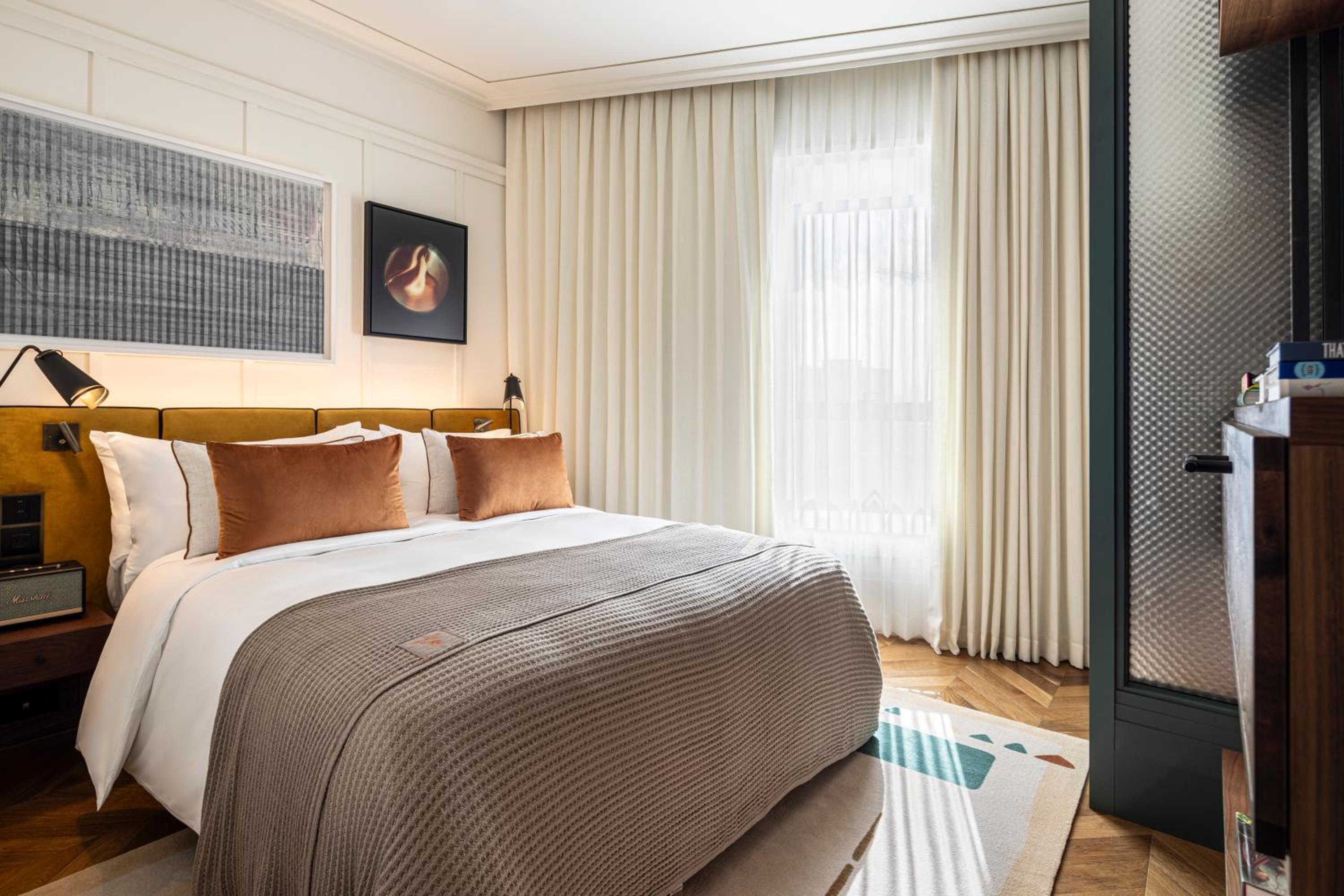 Junior Suite with Balcony - Photo 1