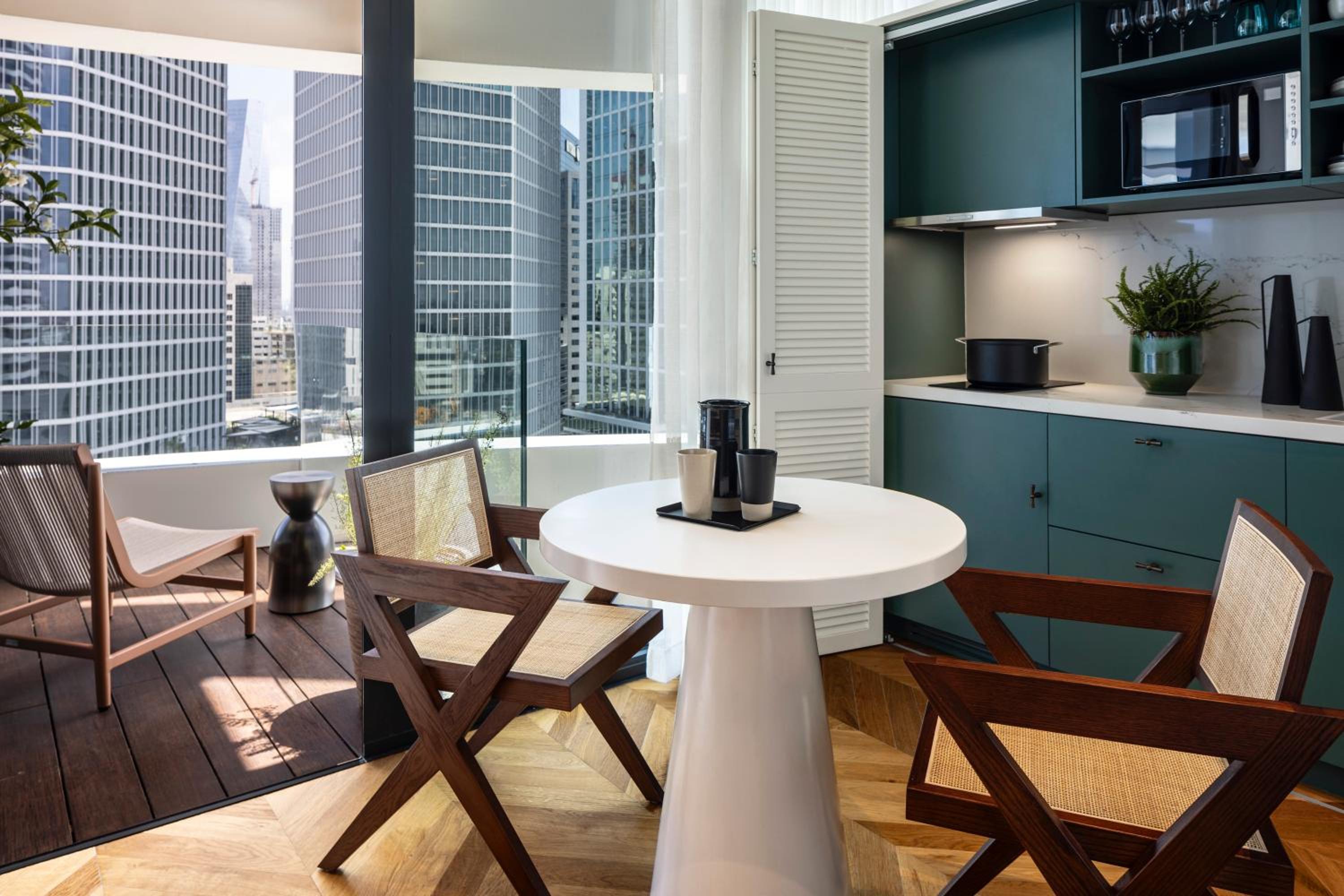 Junior Suite with Balcony - Photo 5
