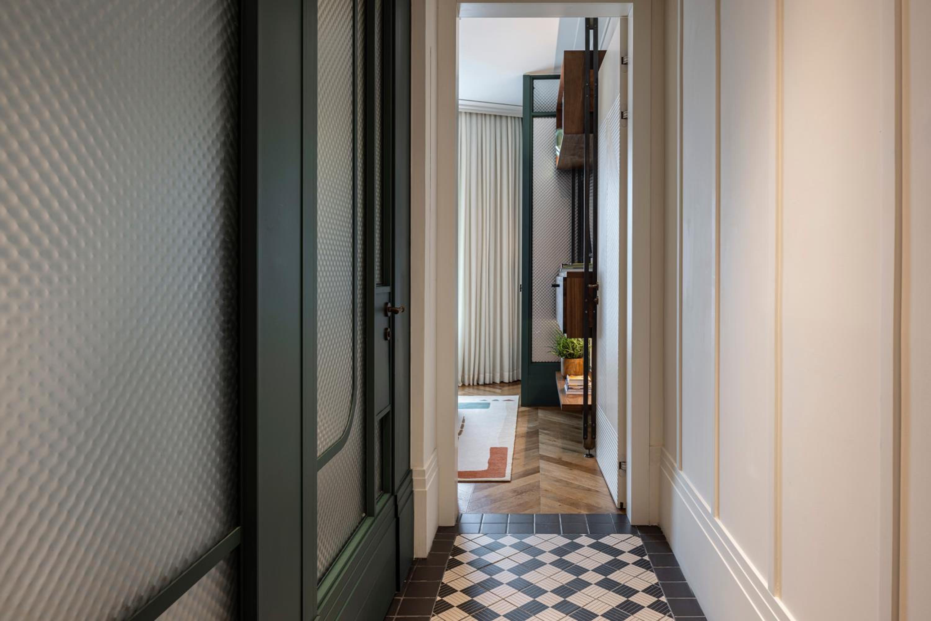Junior Suite with Balcony - Photo 3
