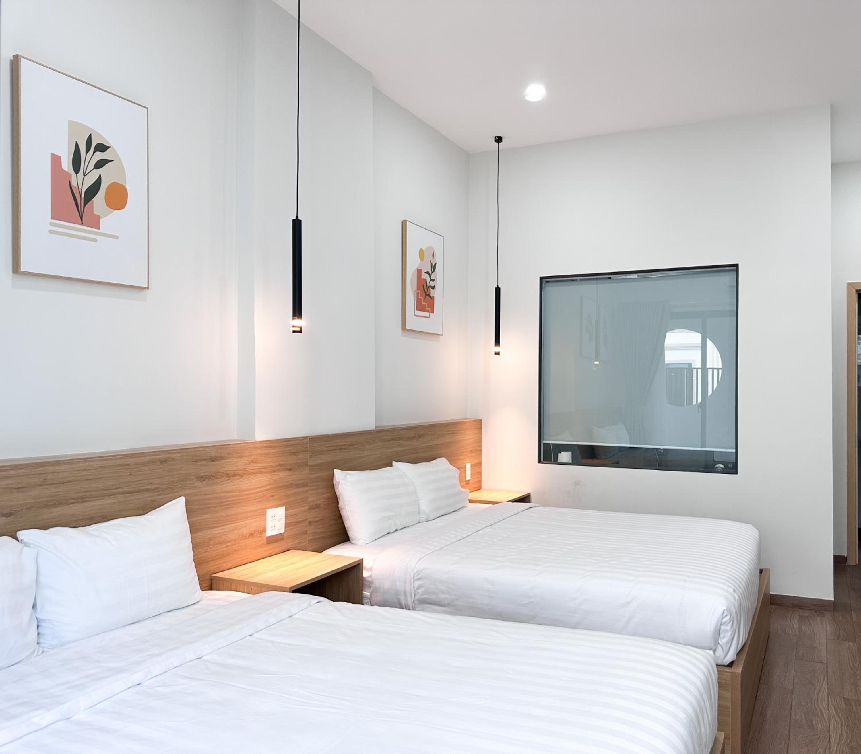 Deluxe Queen Room with Two Queen Beds - Photo 12