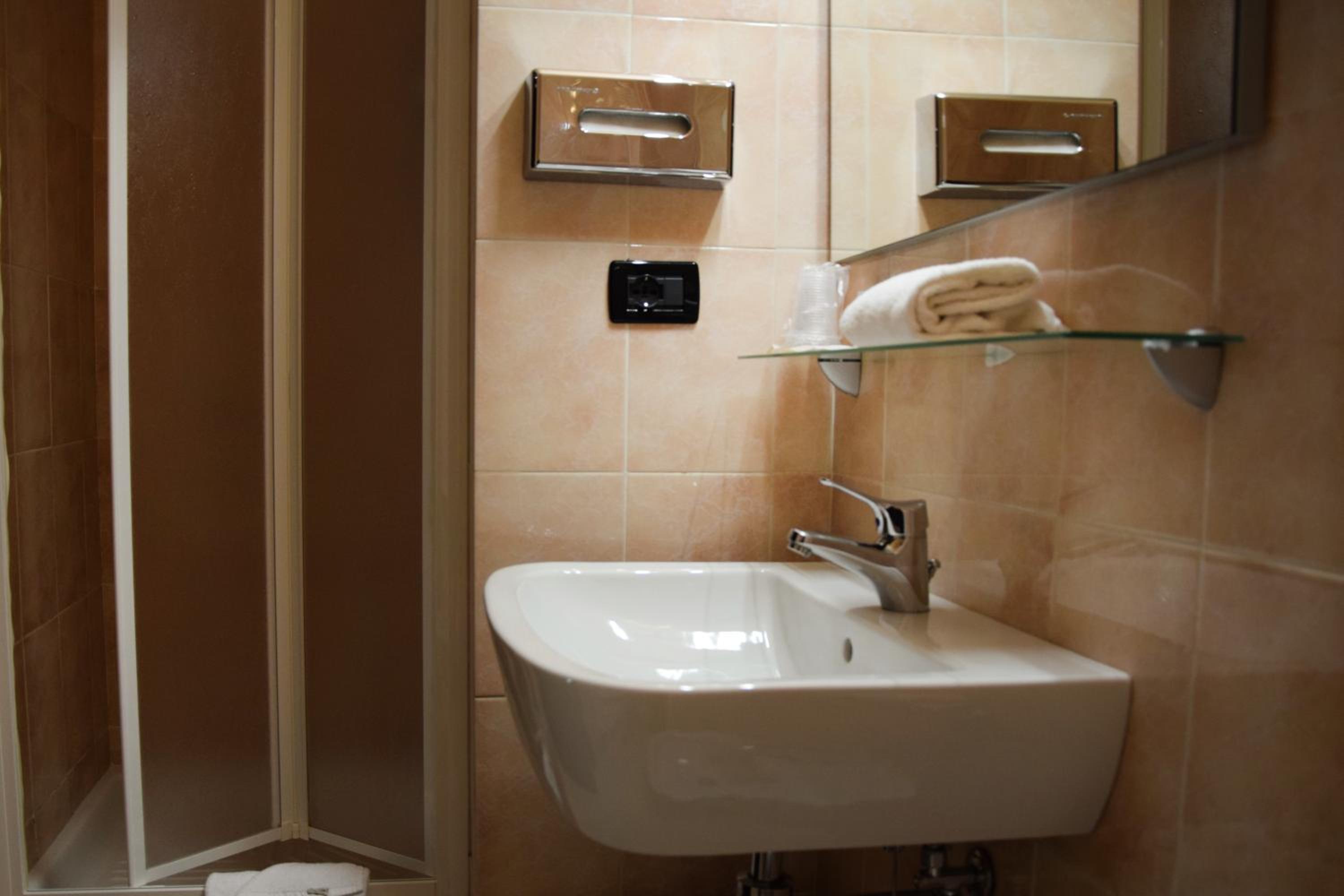 Deluxe Room (2 Adults + 1 Child) photo 2