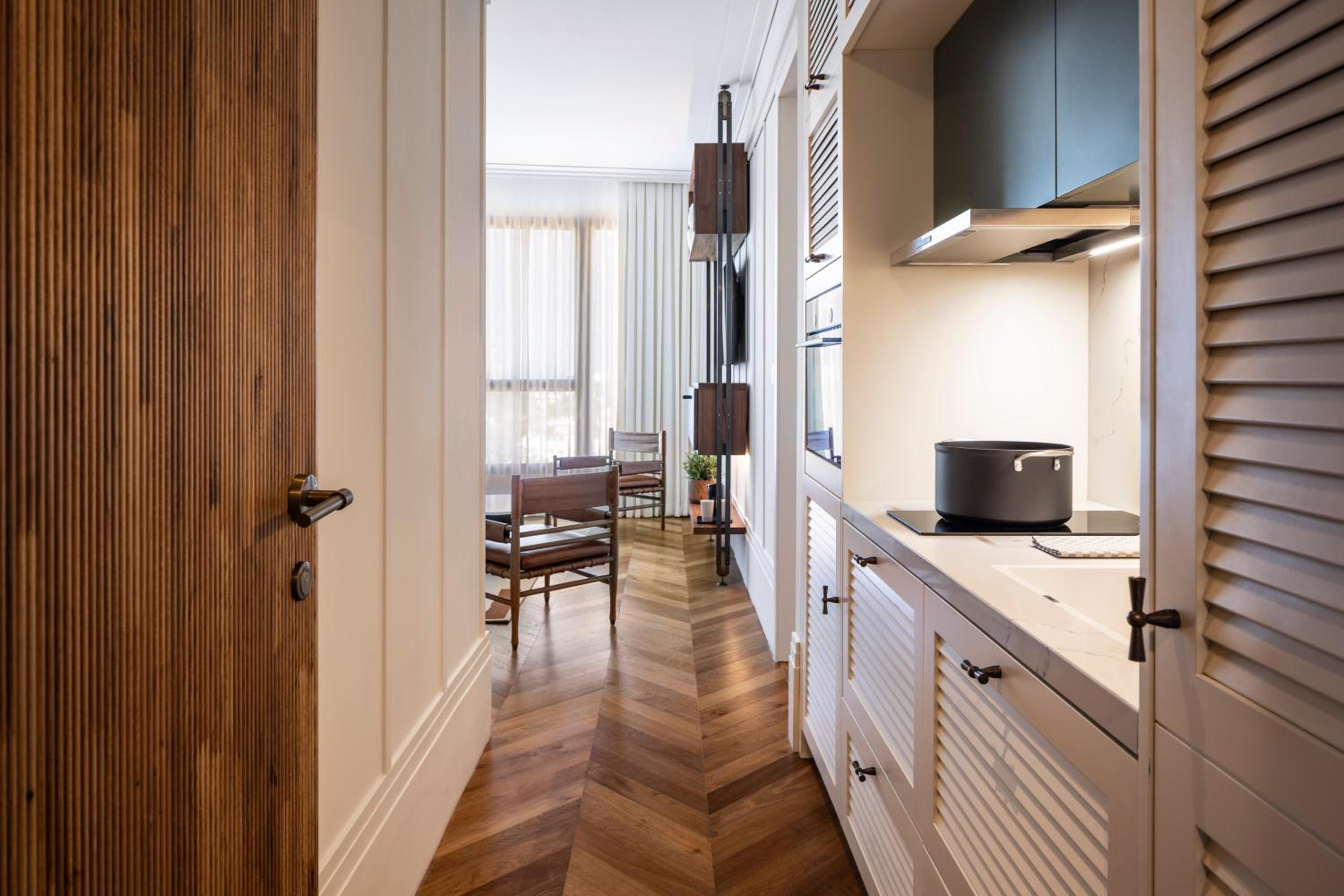 Suite - Photo 2